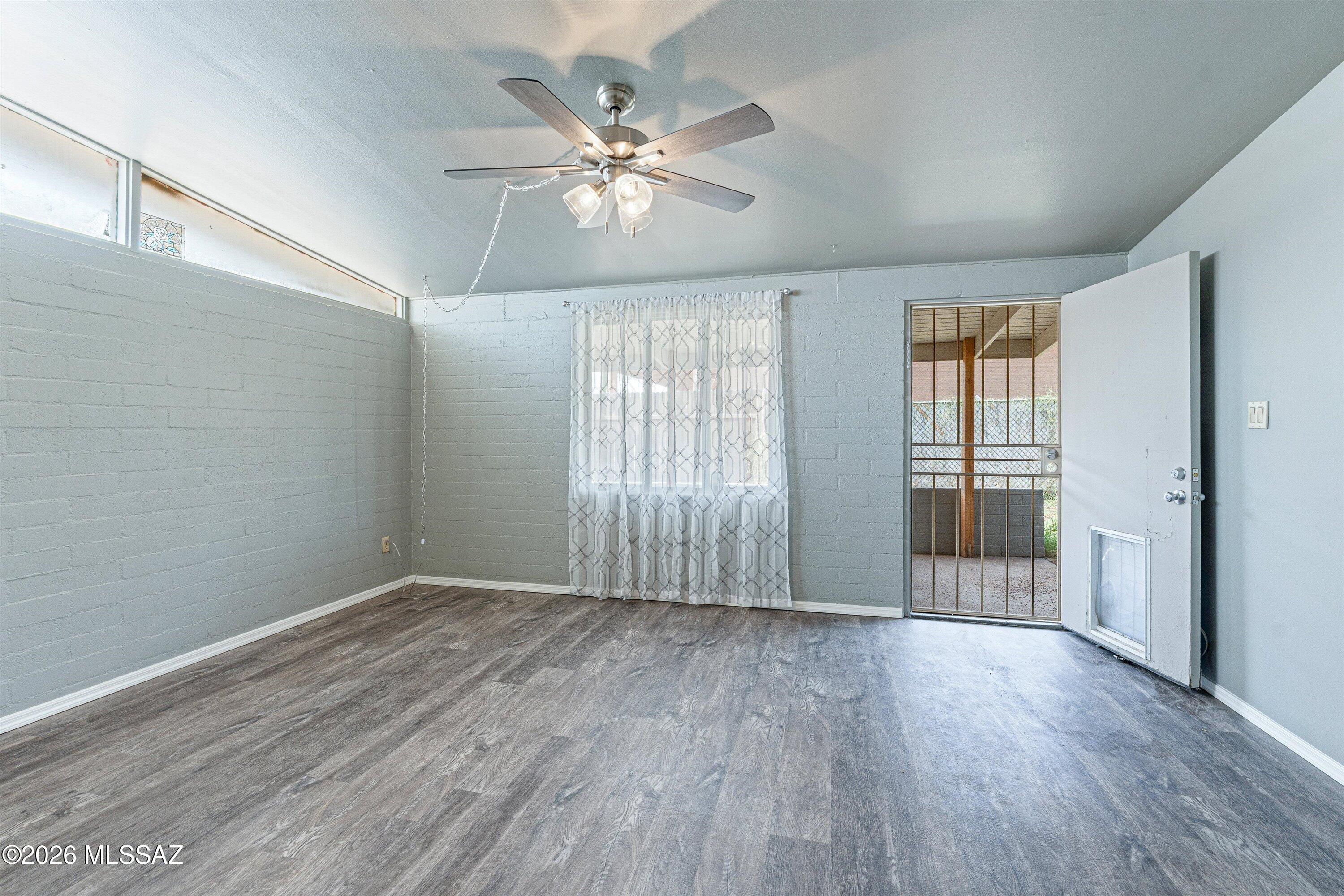 106 S Avenue A