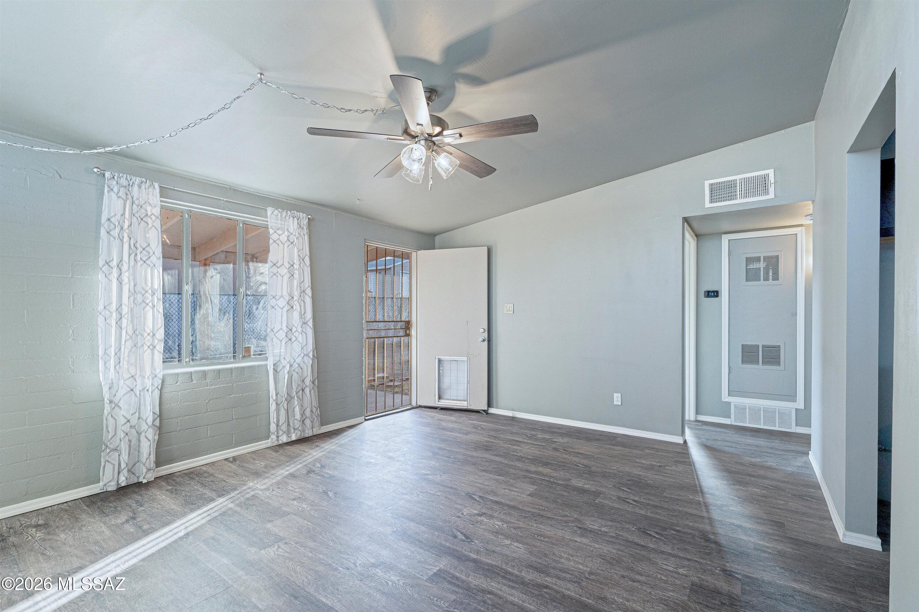 106 S Avenue A