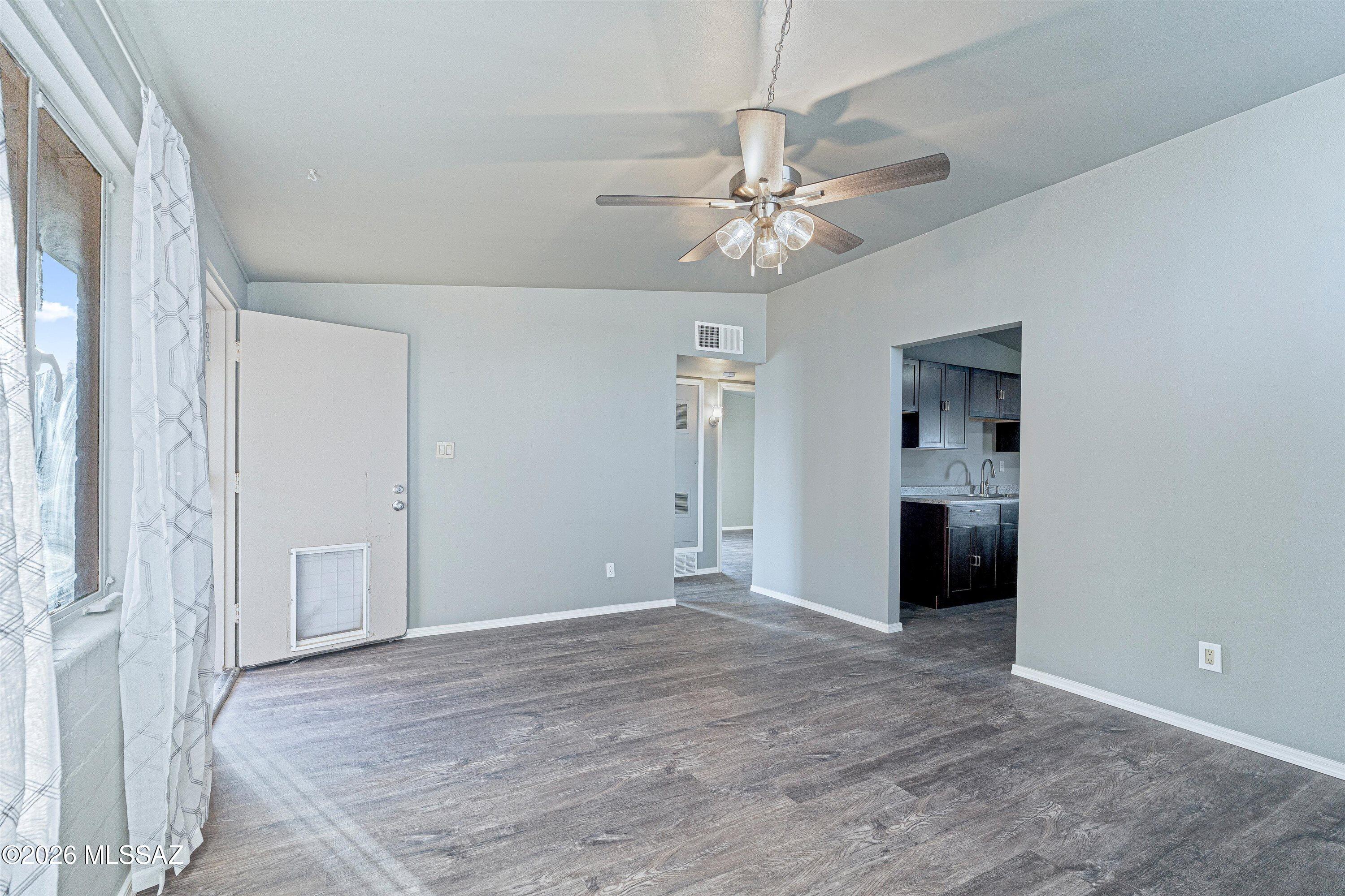 106 S Avenue A