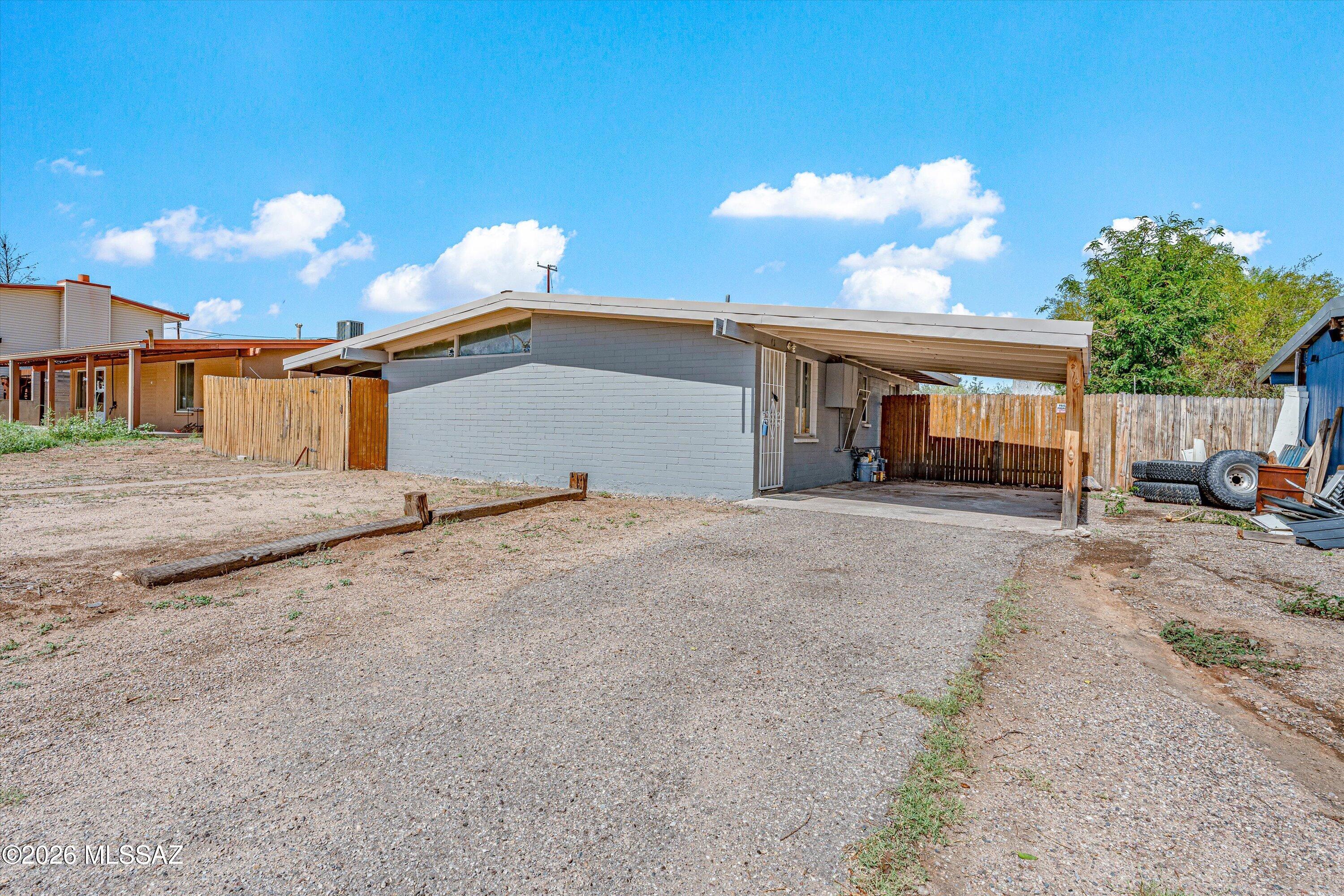 106 S Avenue A