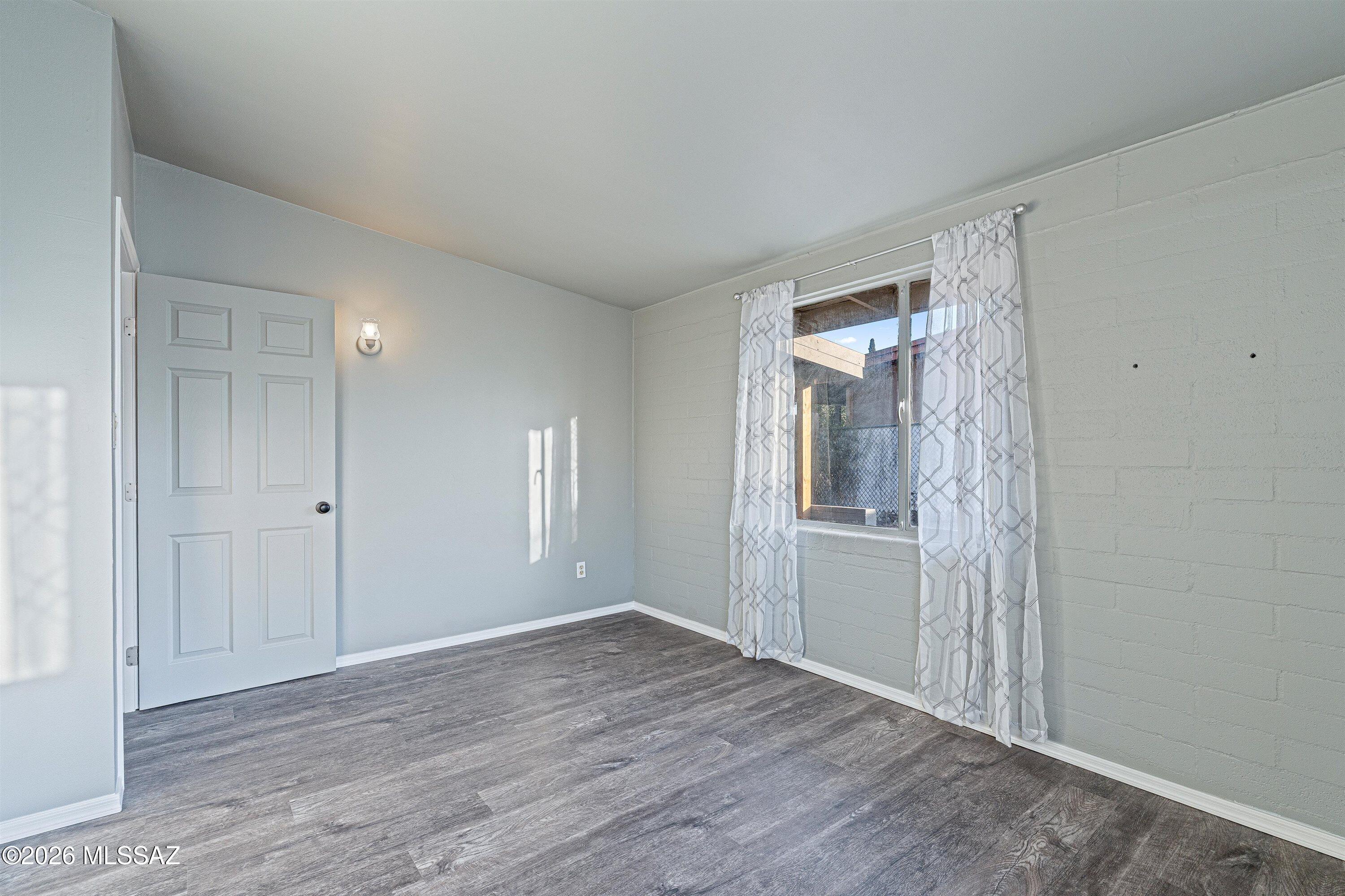 106 S Avenue A