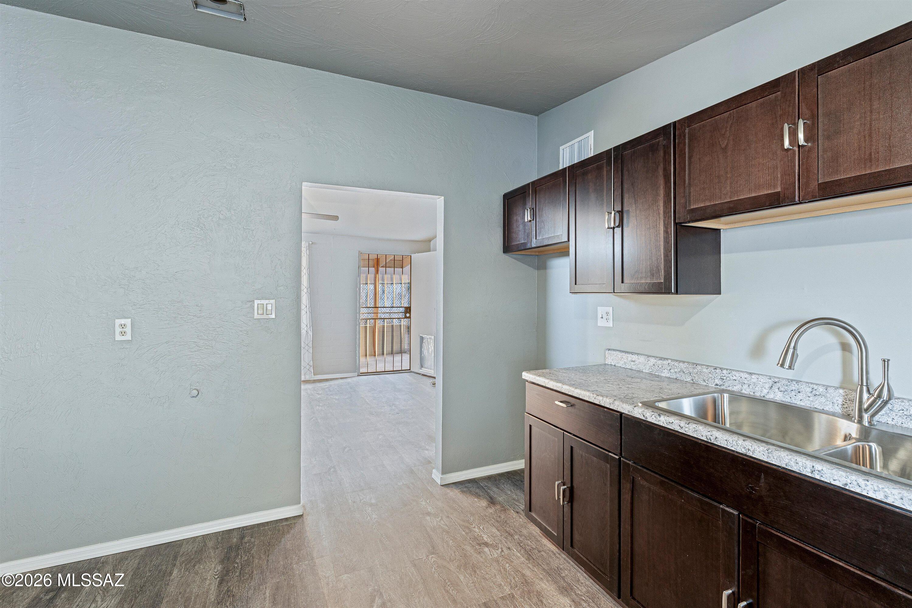 106 S Avenue A