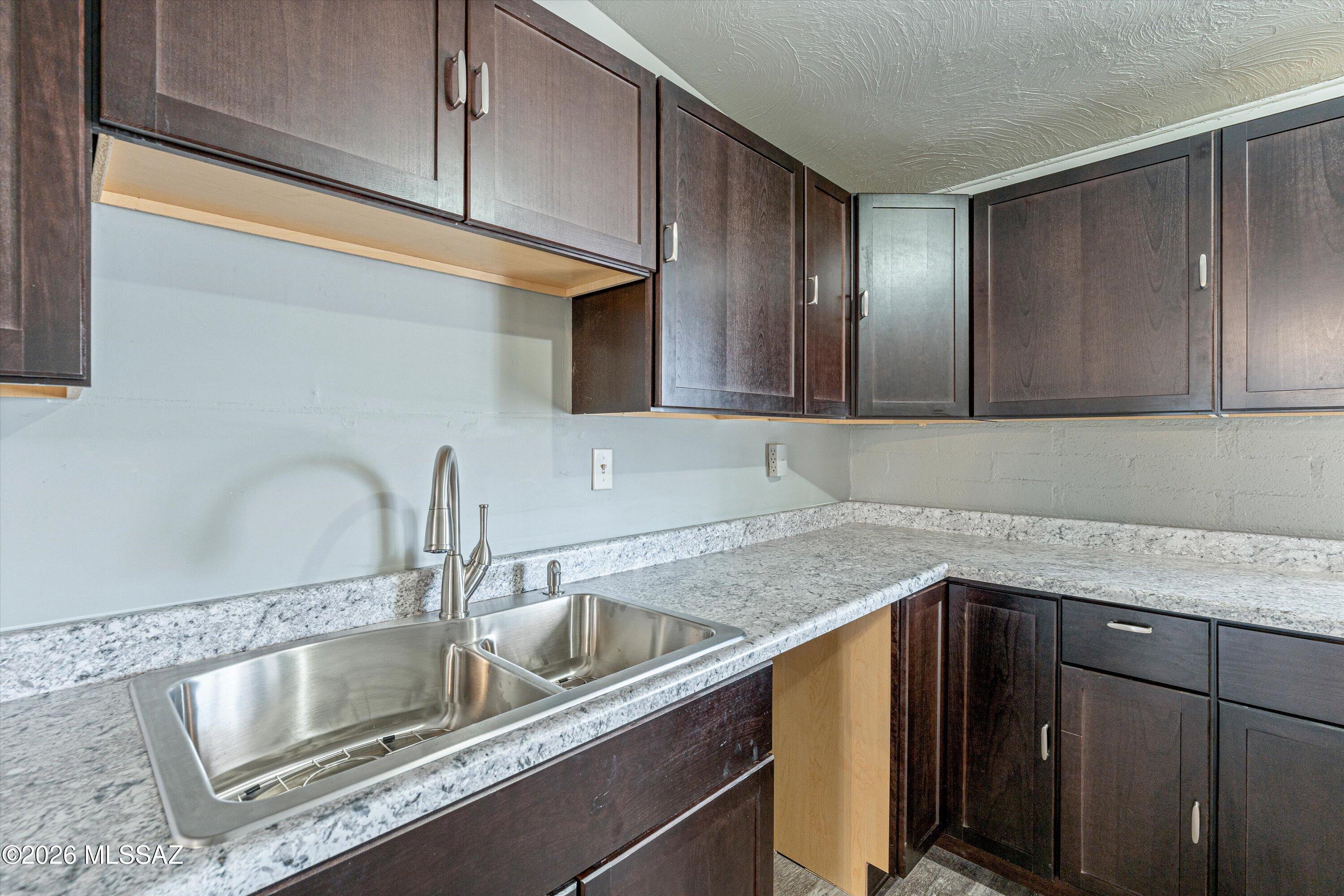 106 S Avenue A