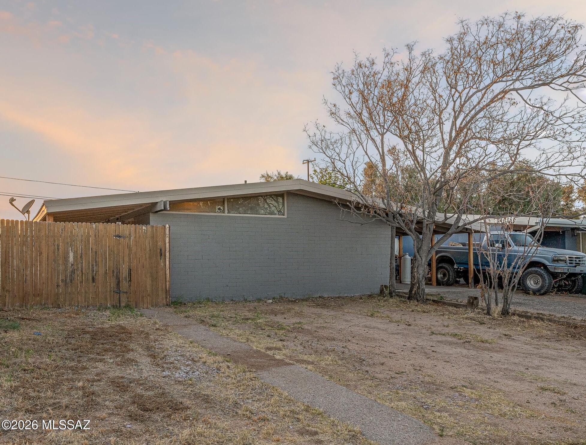 106 S Avenue A