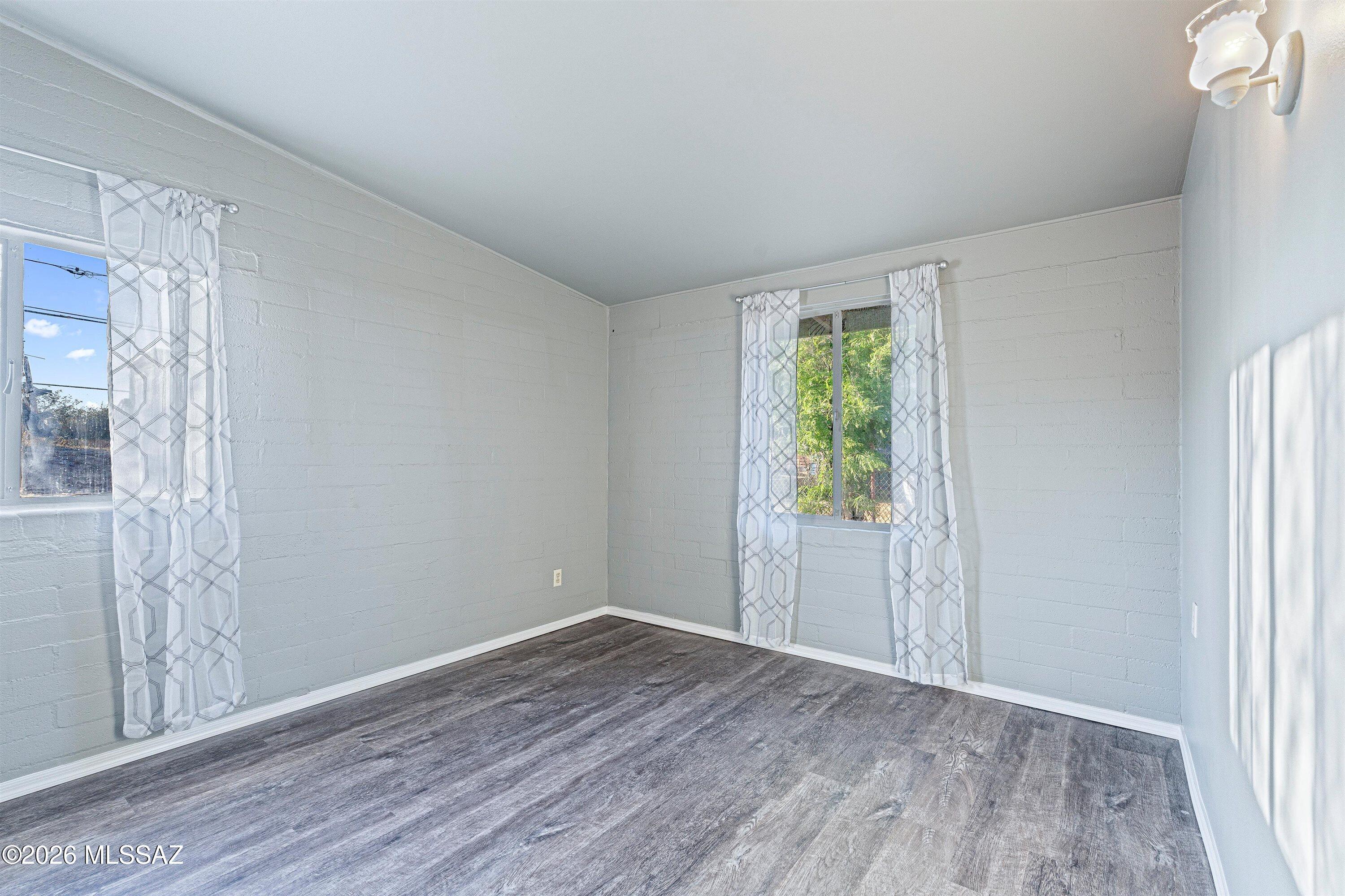 106 S Avenue A
