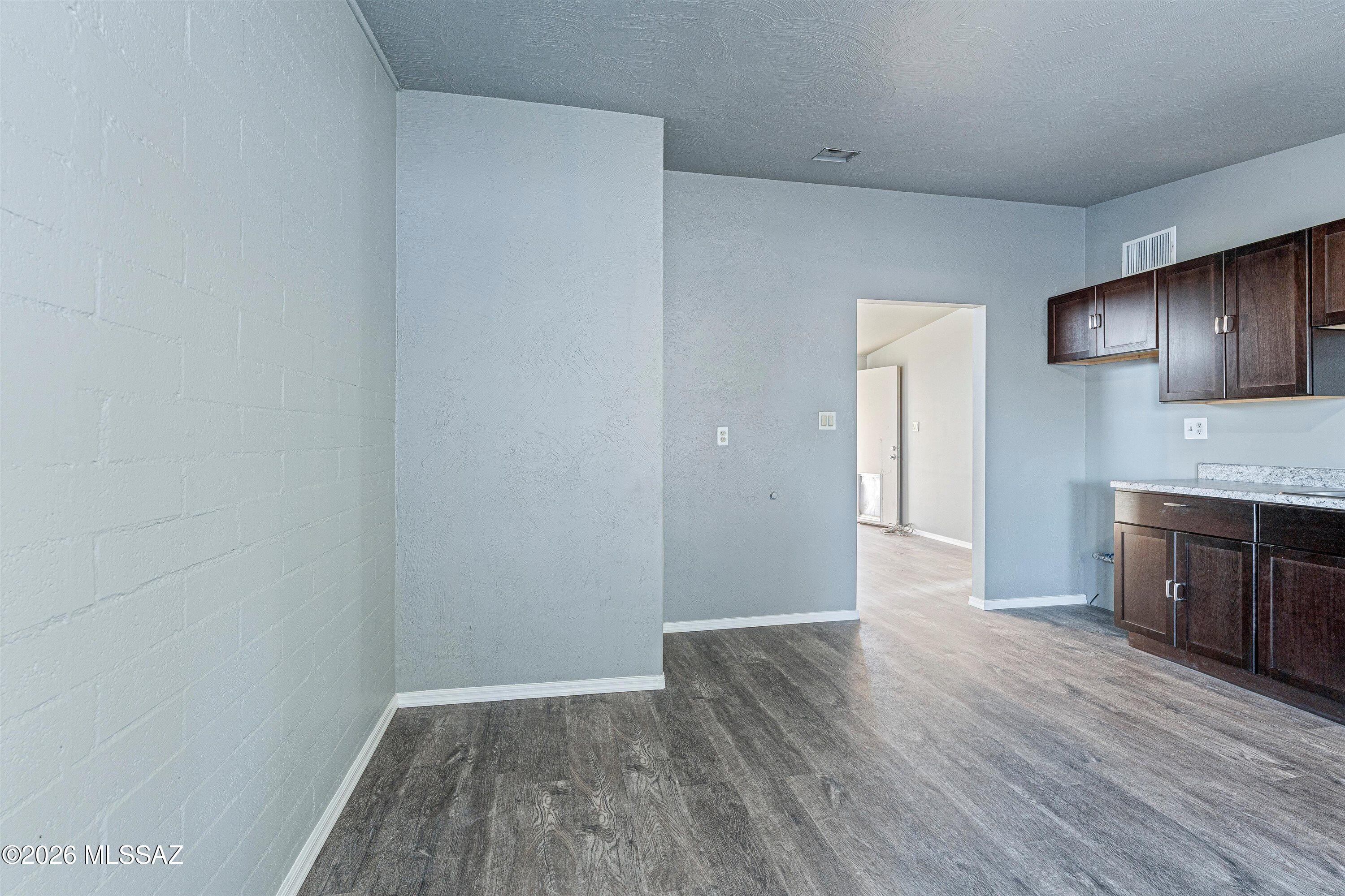 106 S Avenue A