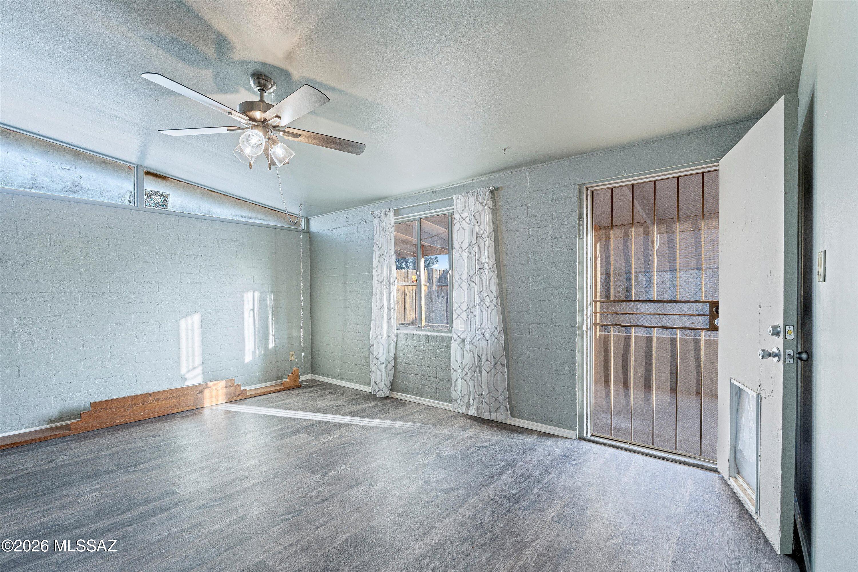 106 S Avenue A