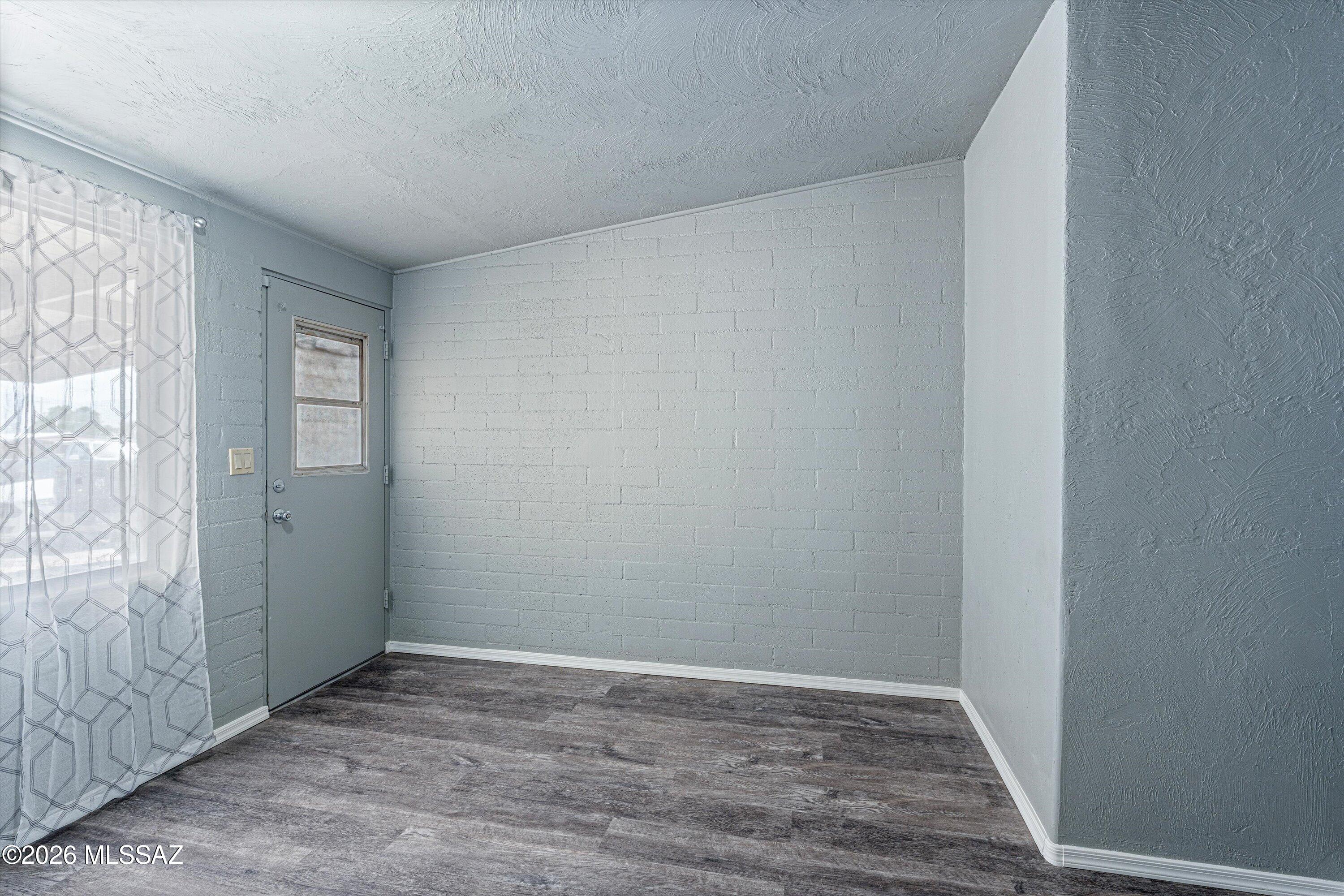 106 S Avenue A