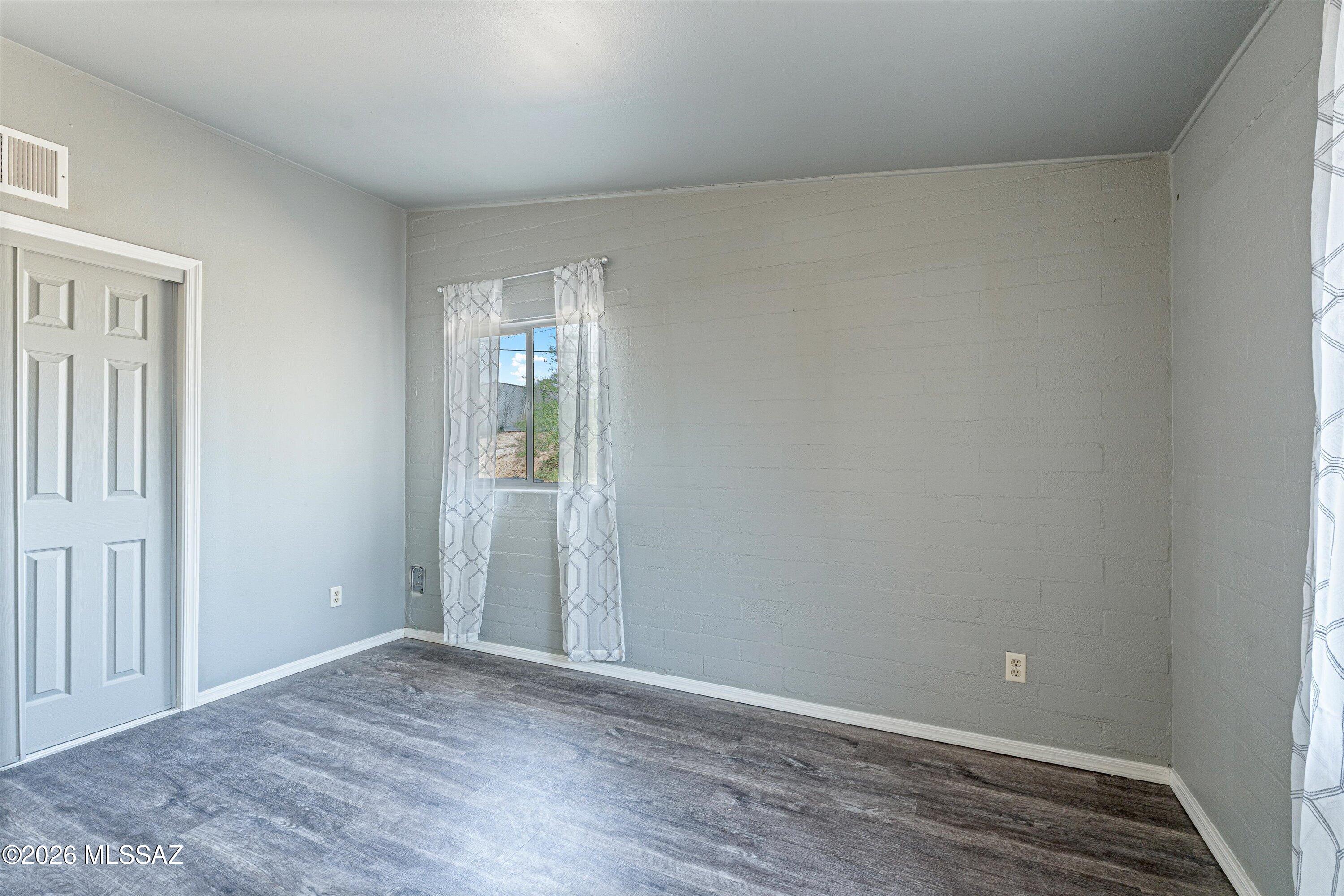106 S Avenue A