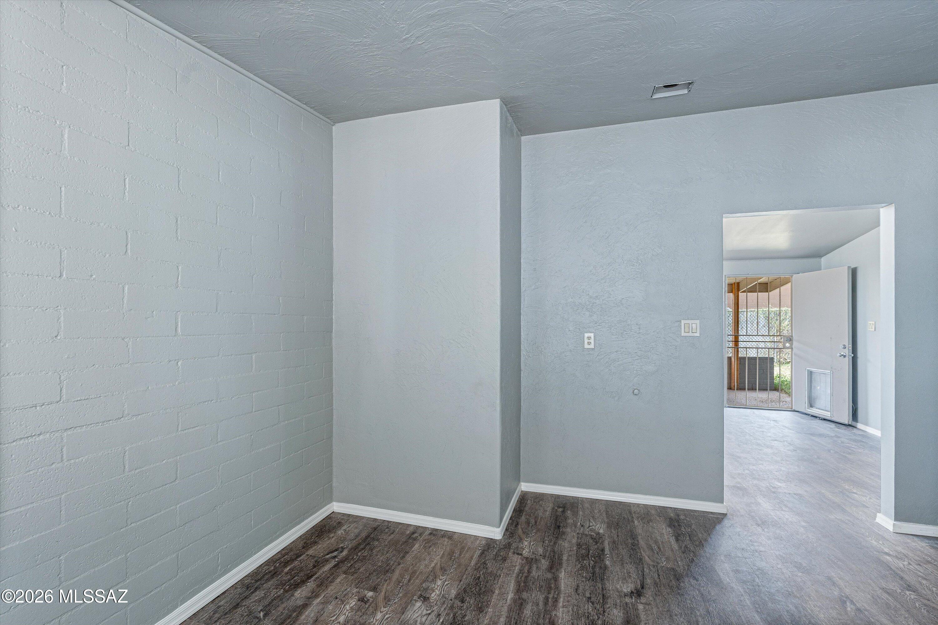 106 S Avenue A