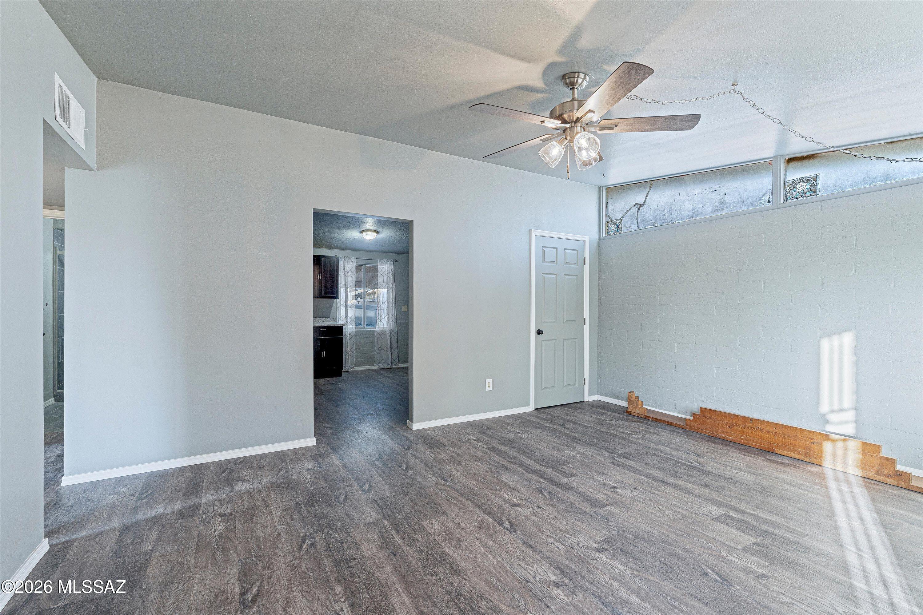 106 S Avenue A