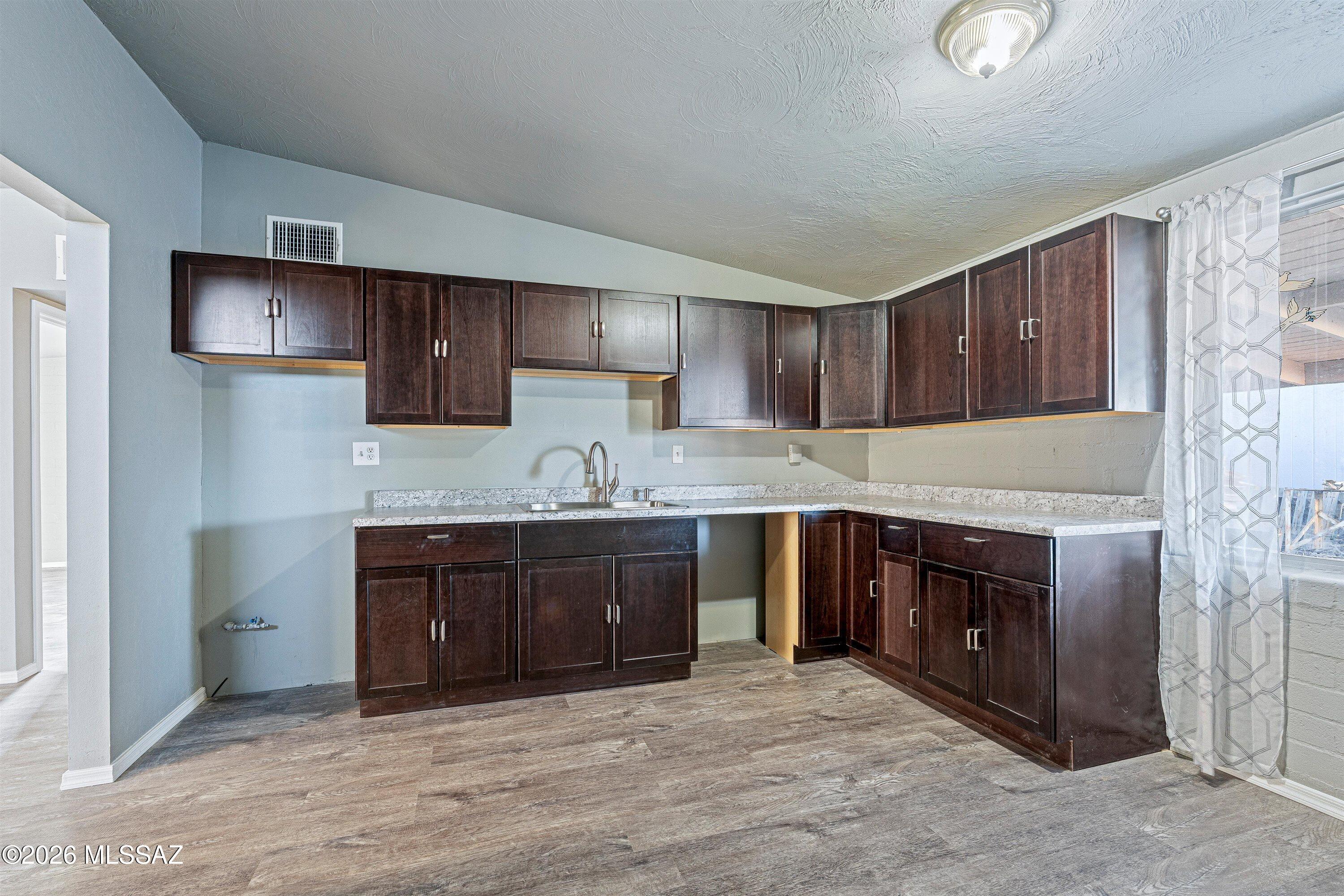 106 S Avenue A