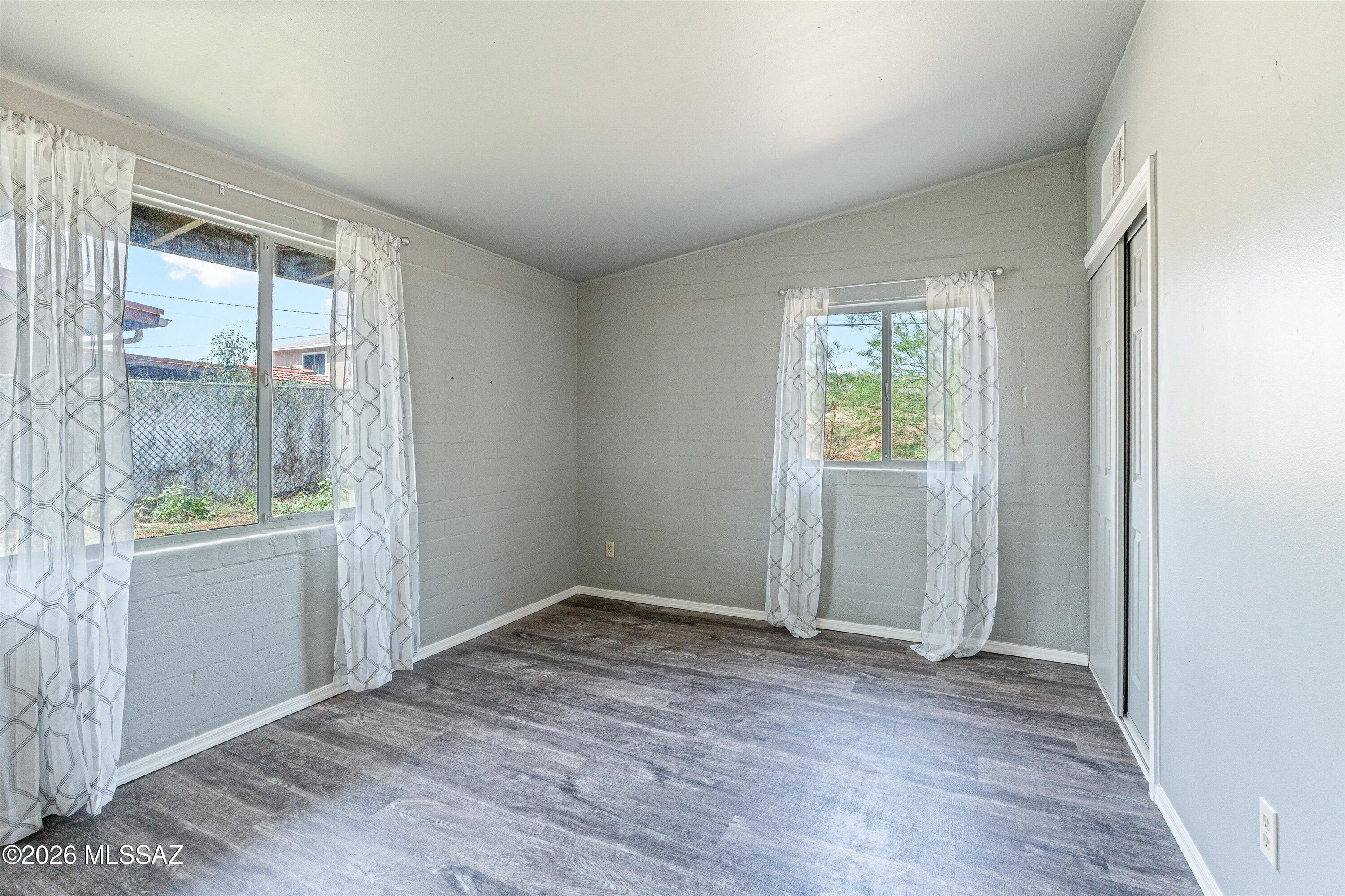 106 S Avenue A