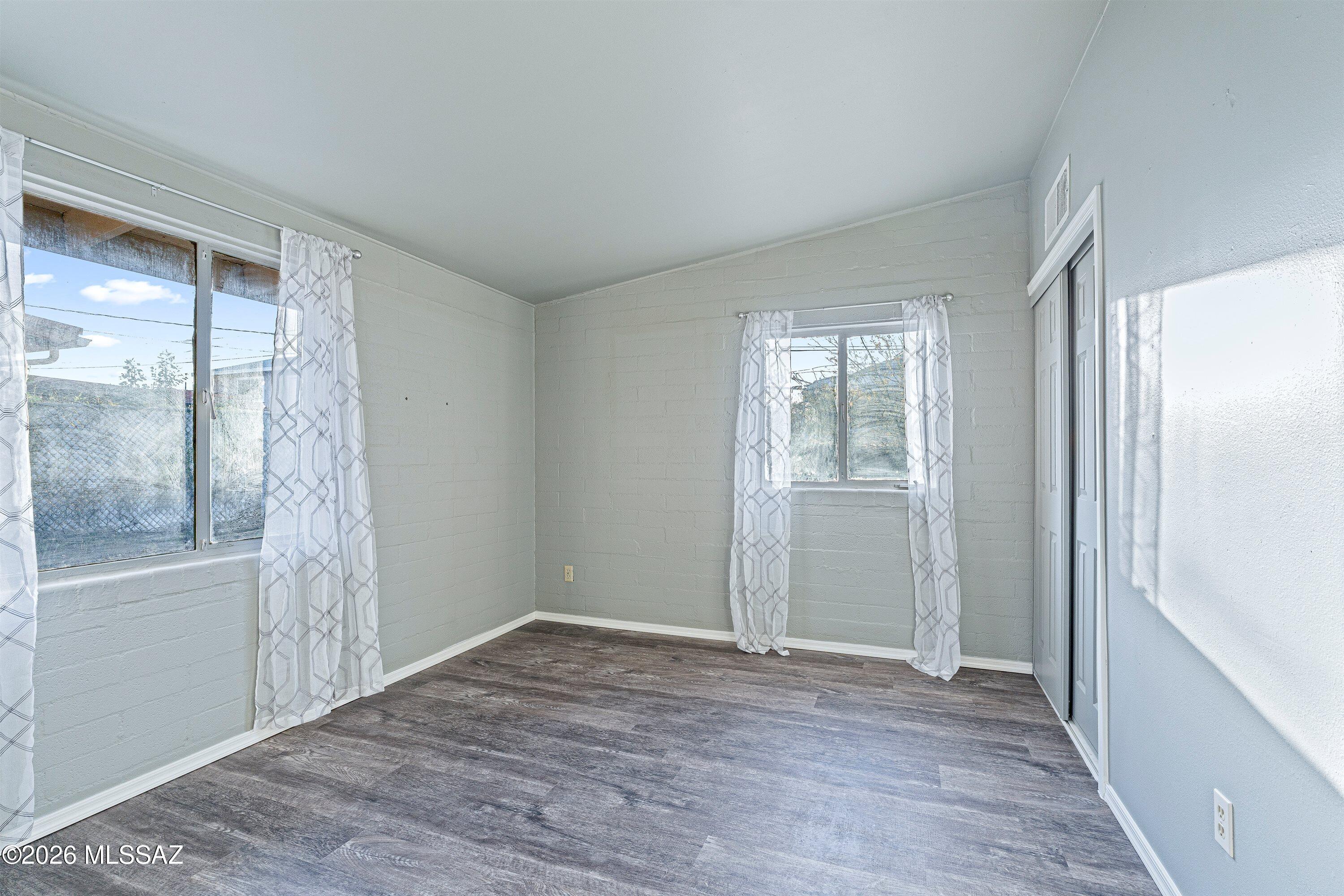 106 S Avenue A