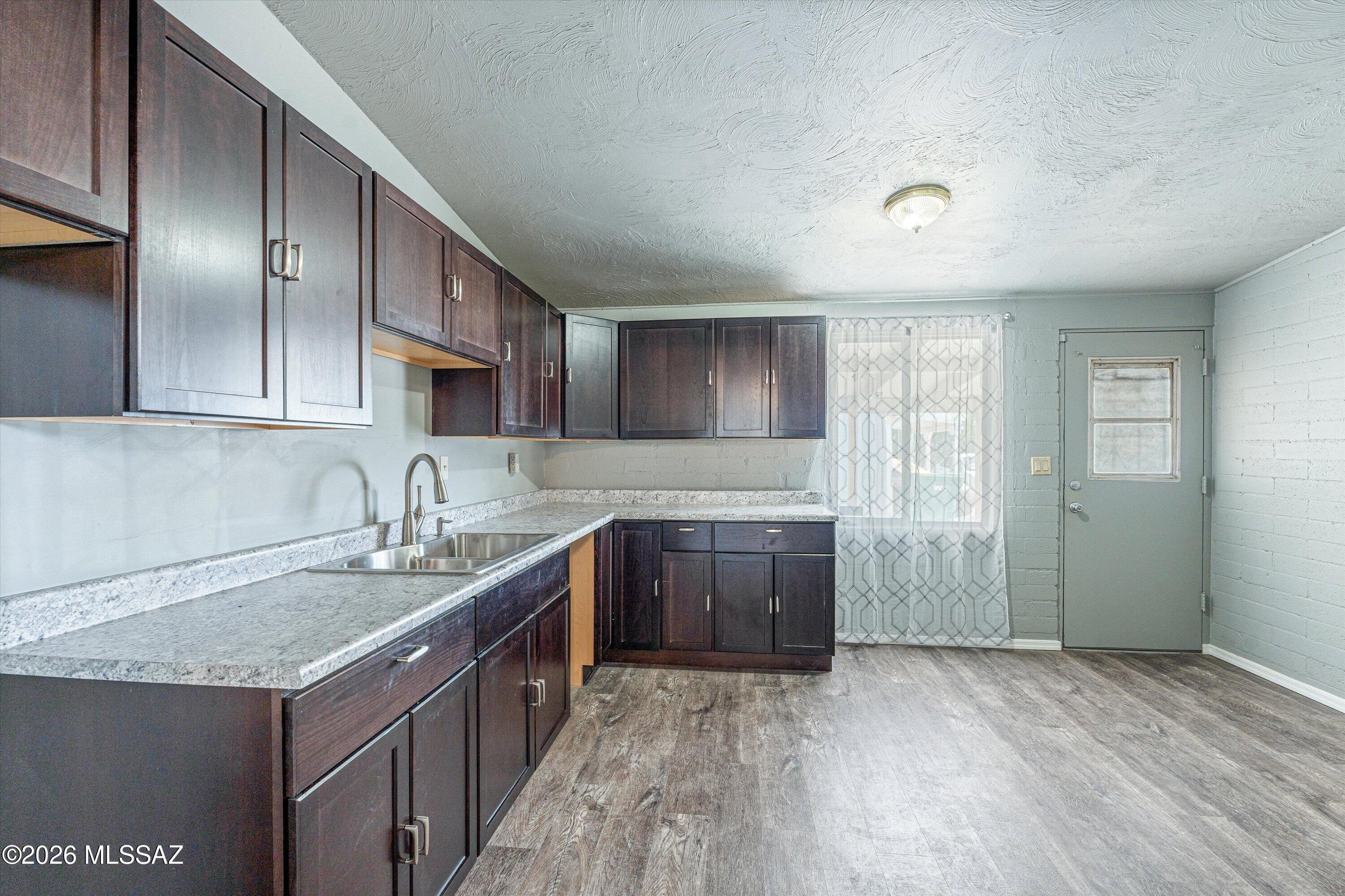 106 S Avenue A