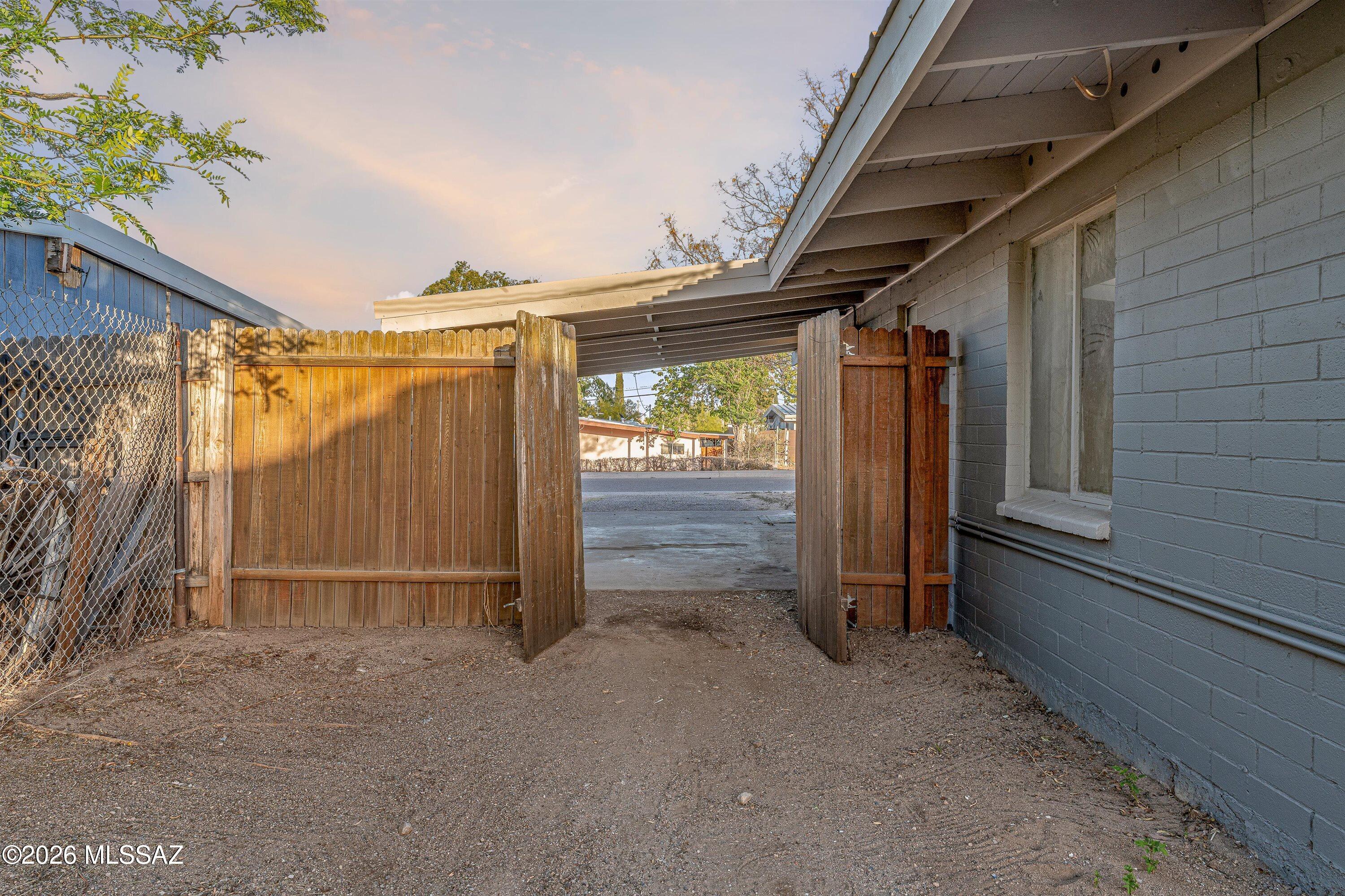 106 S Avenue A