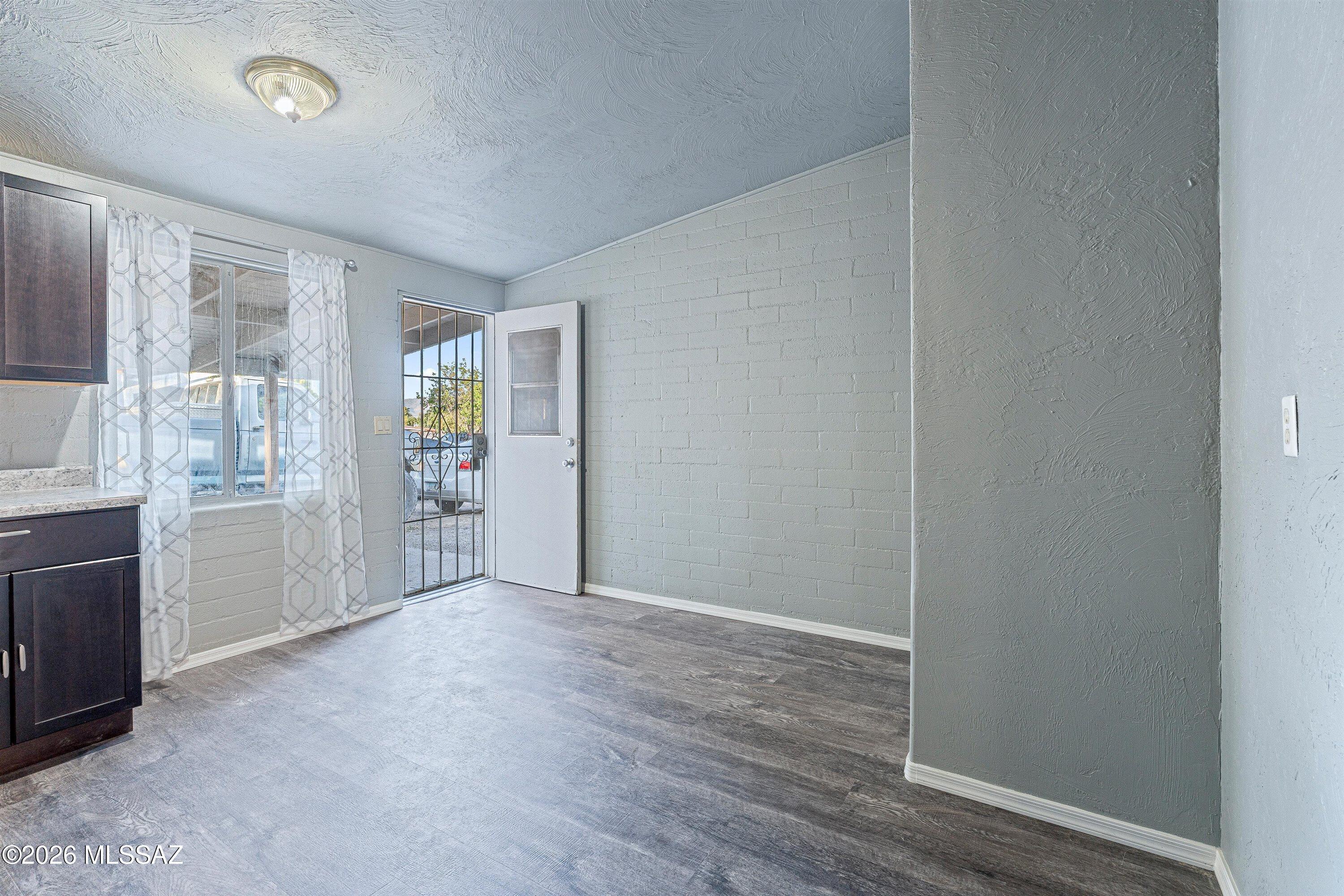 106 S Avenue A