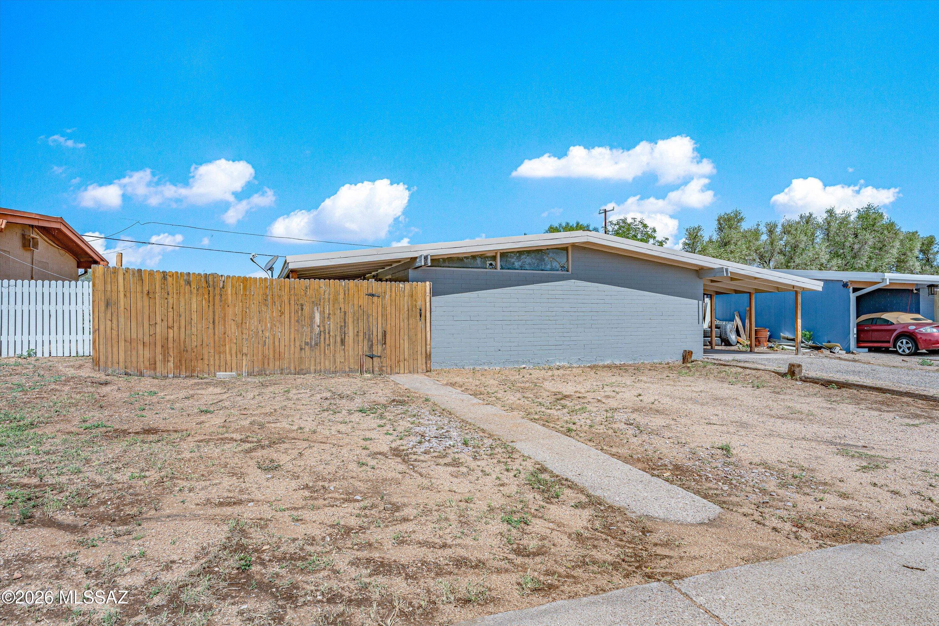 106 S Avenue A