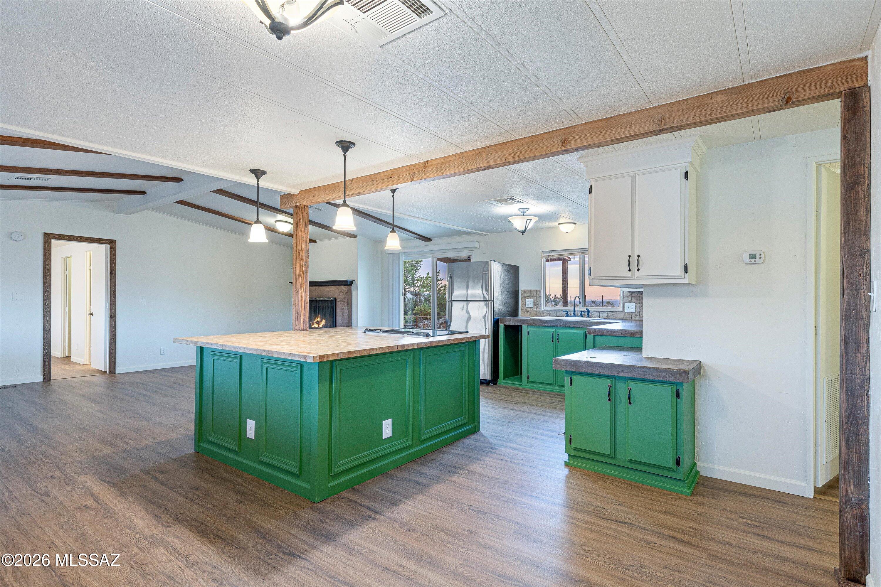 1665 W Oracle Ranch Road
