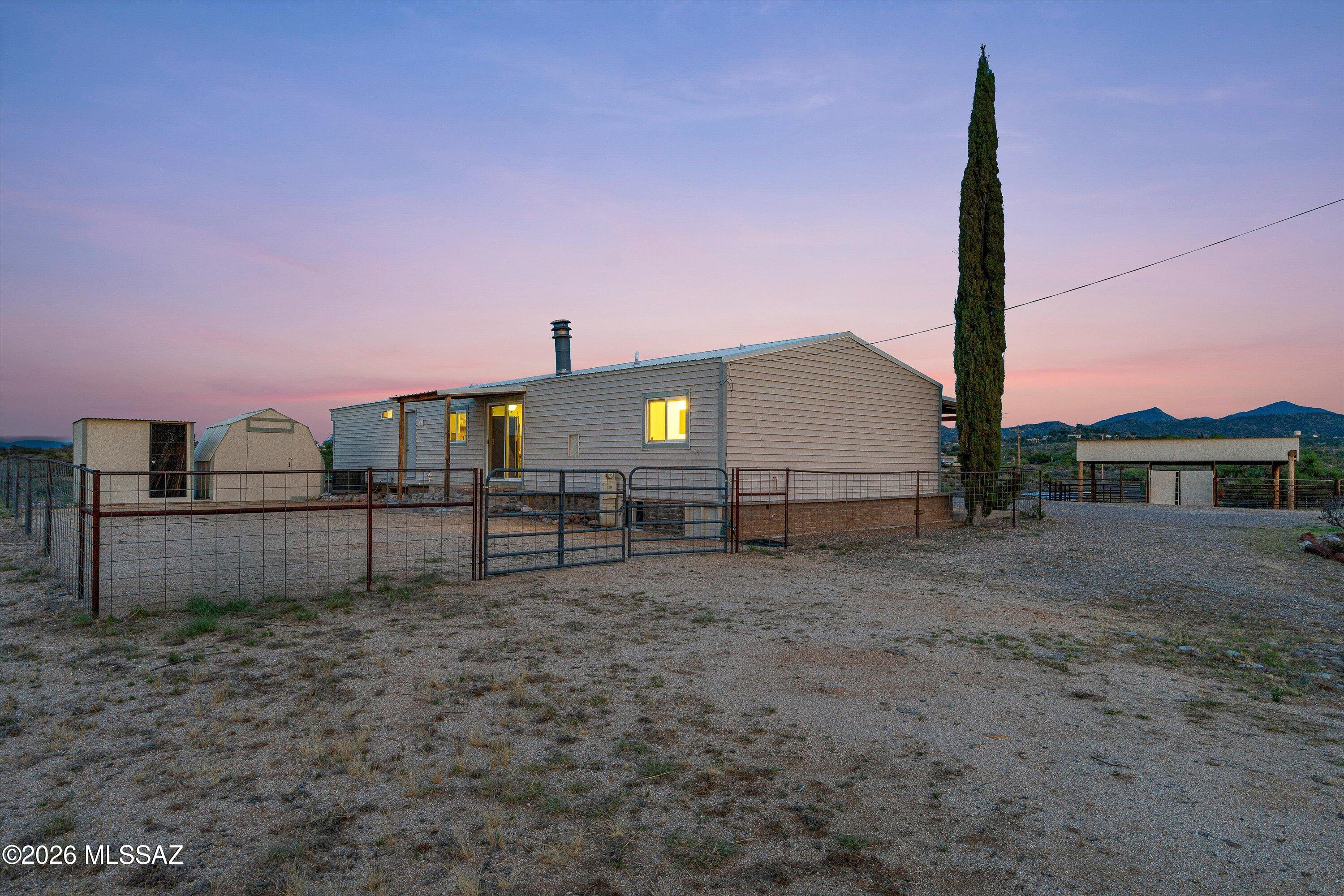 1665 W Oracle Ranch Road