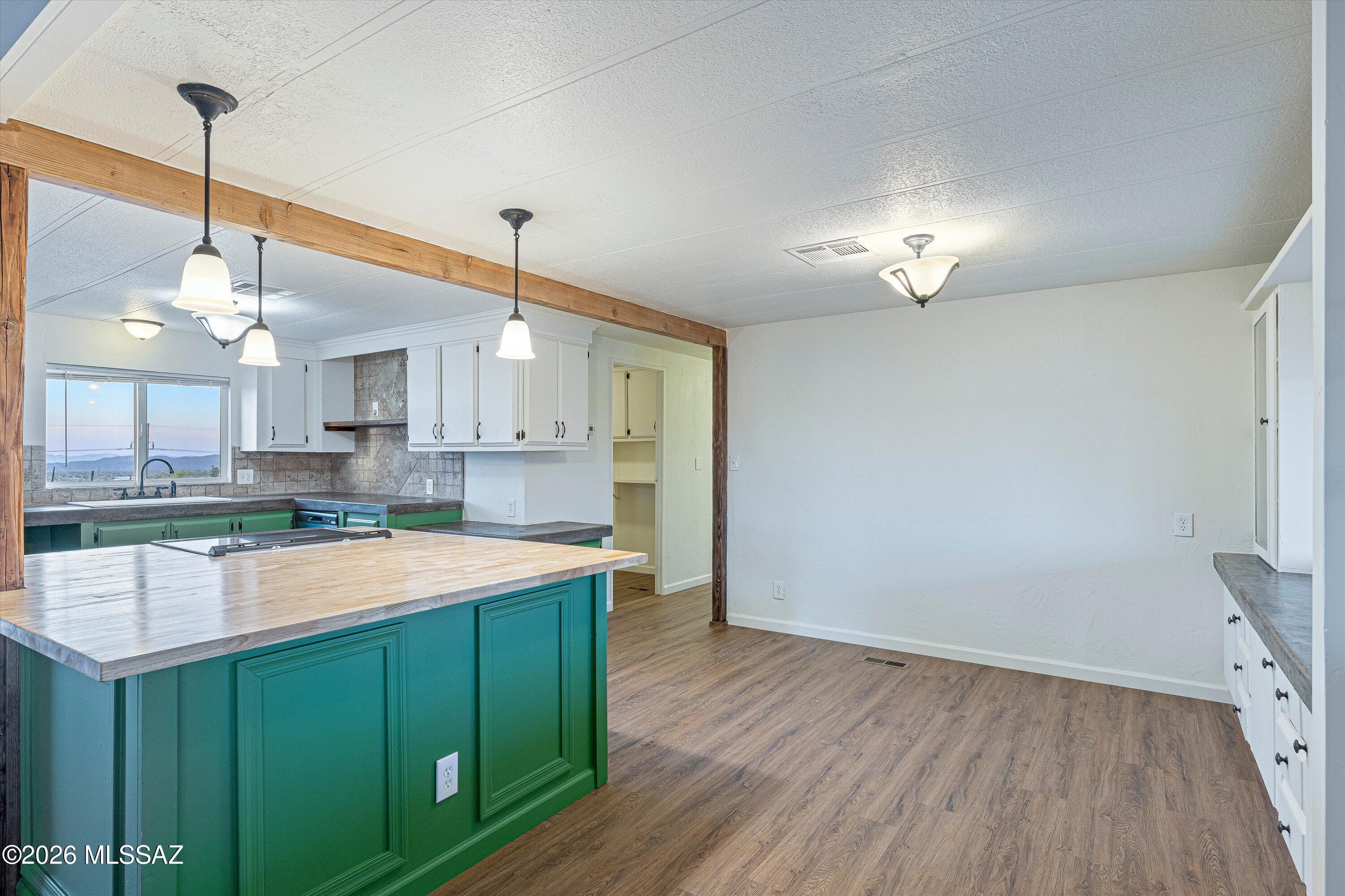 1665 W Oracle Ranch Road