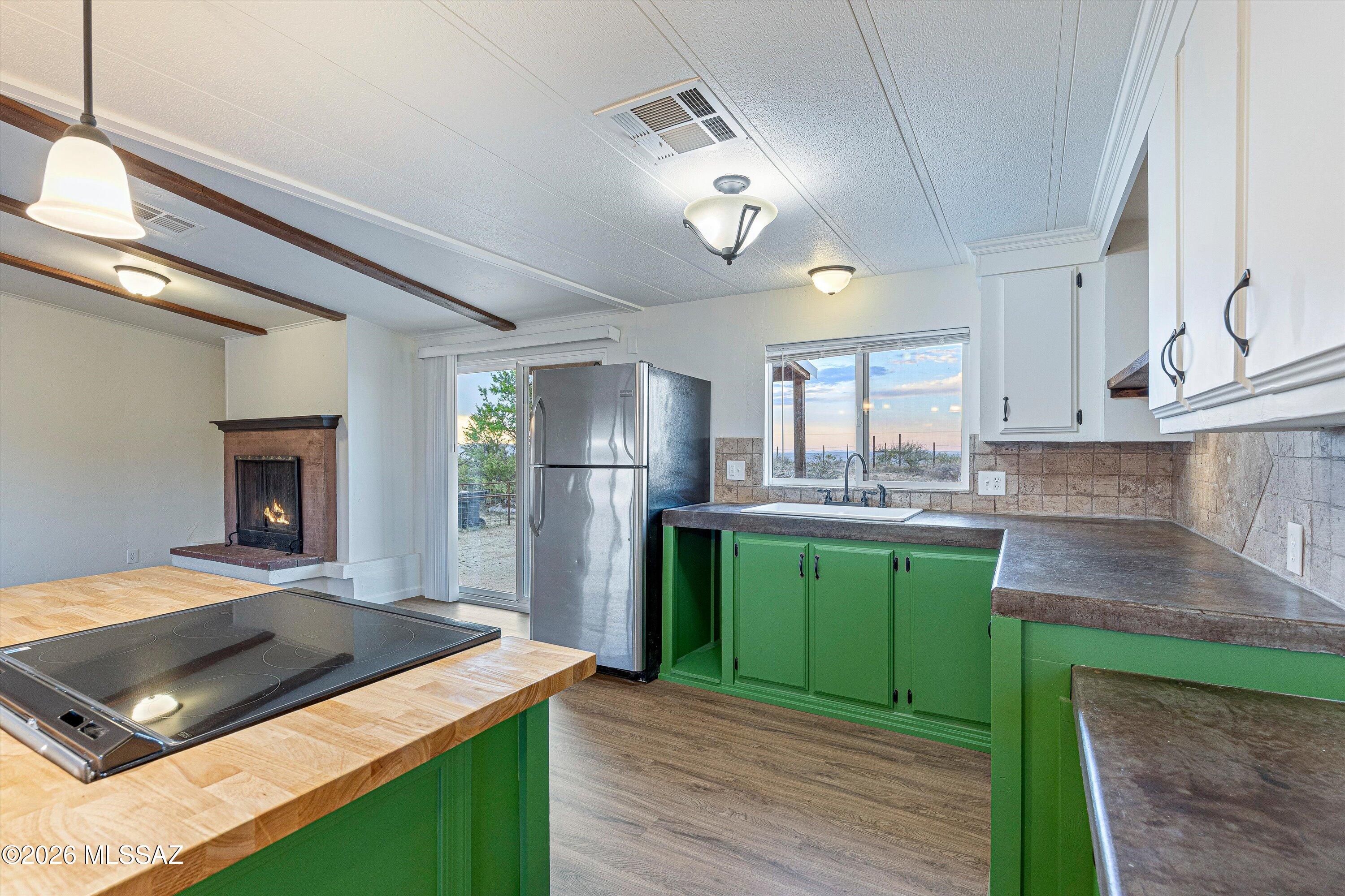 1665 W Oracle Ranch Road