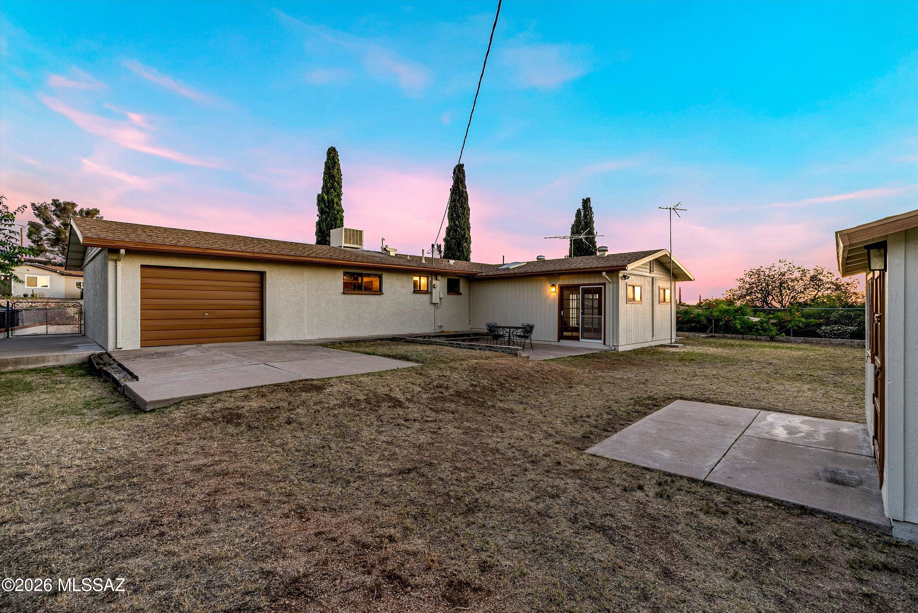 860 W La Osa Street