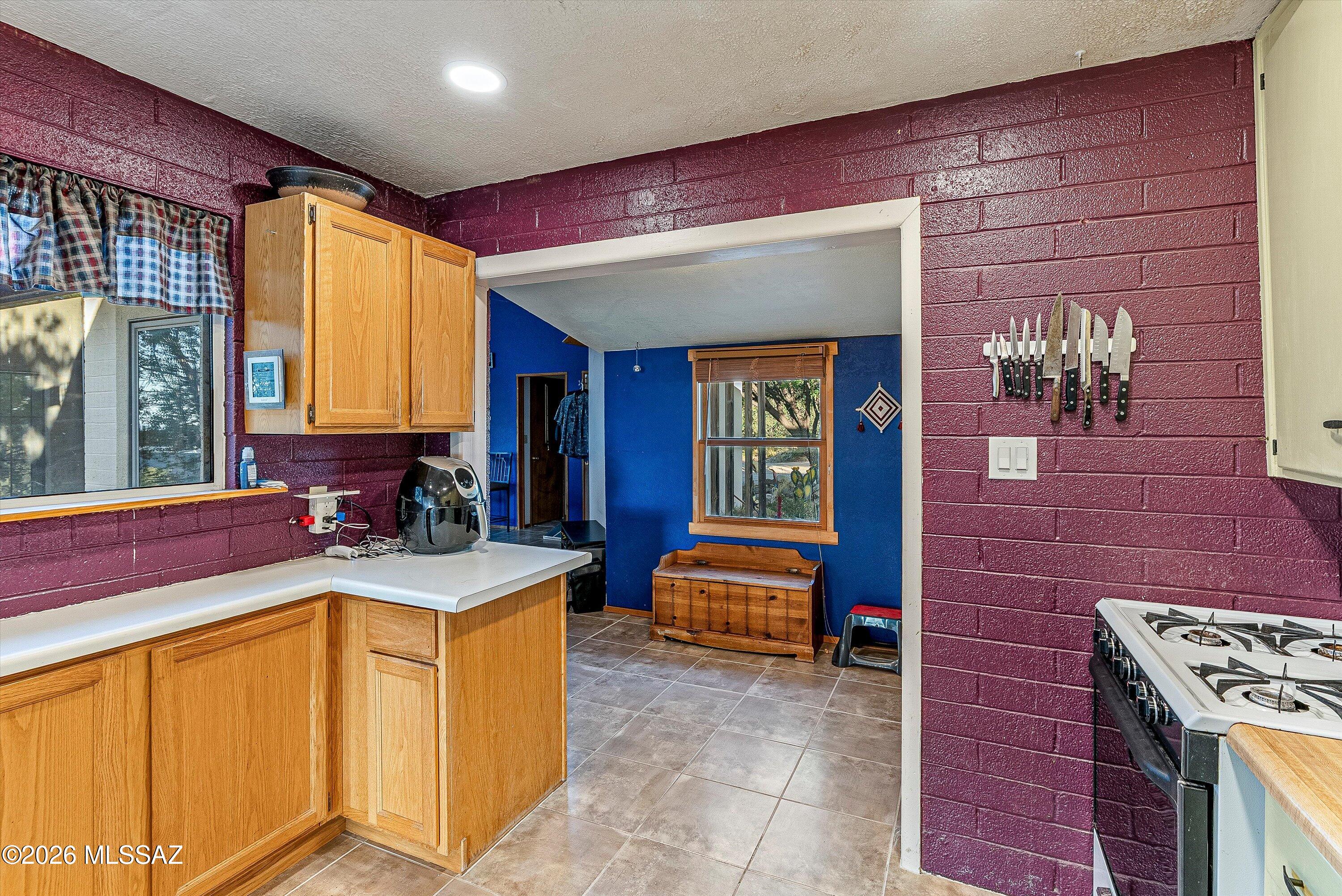 865 W Cutstone Street