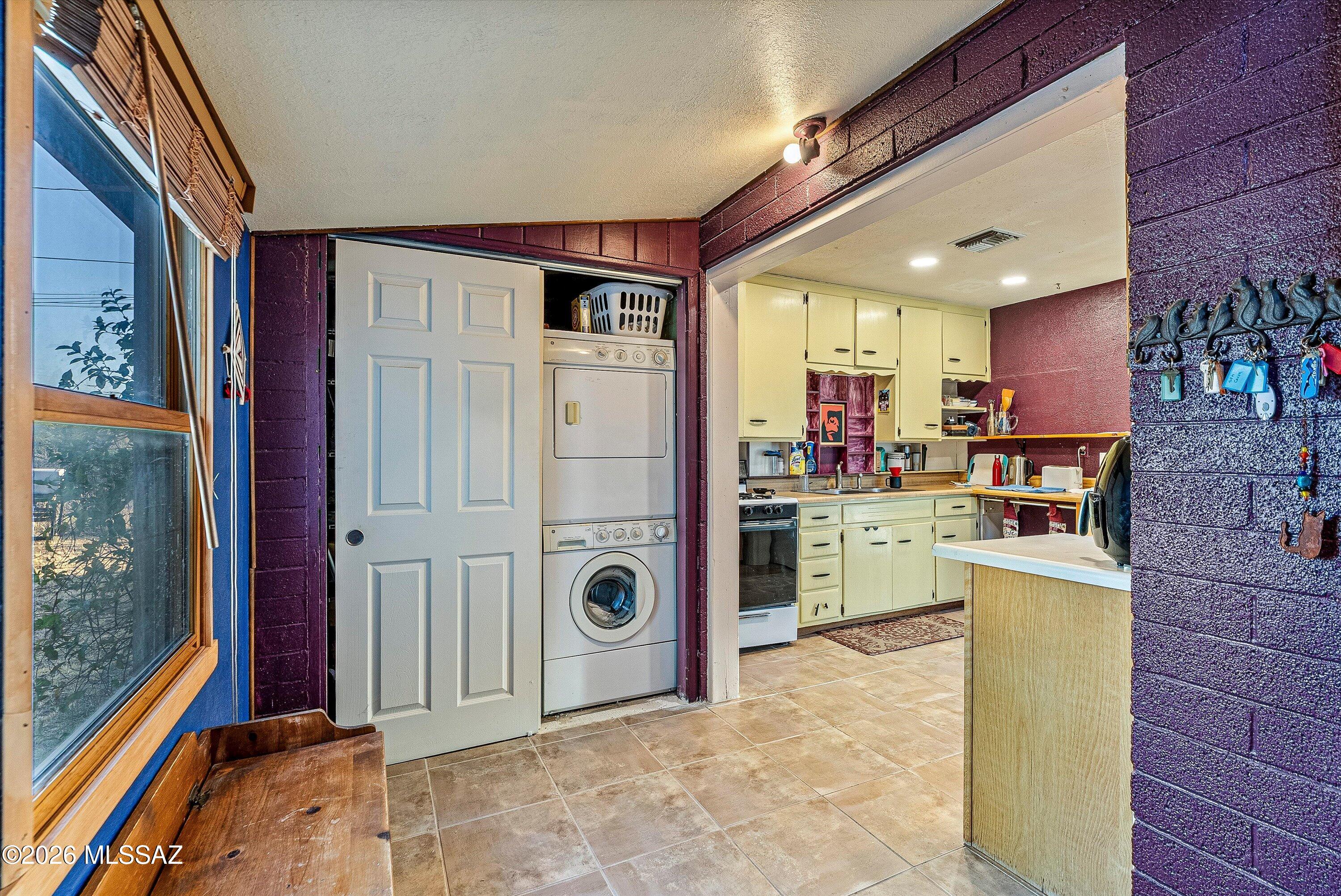 865 W Cutstone Street