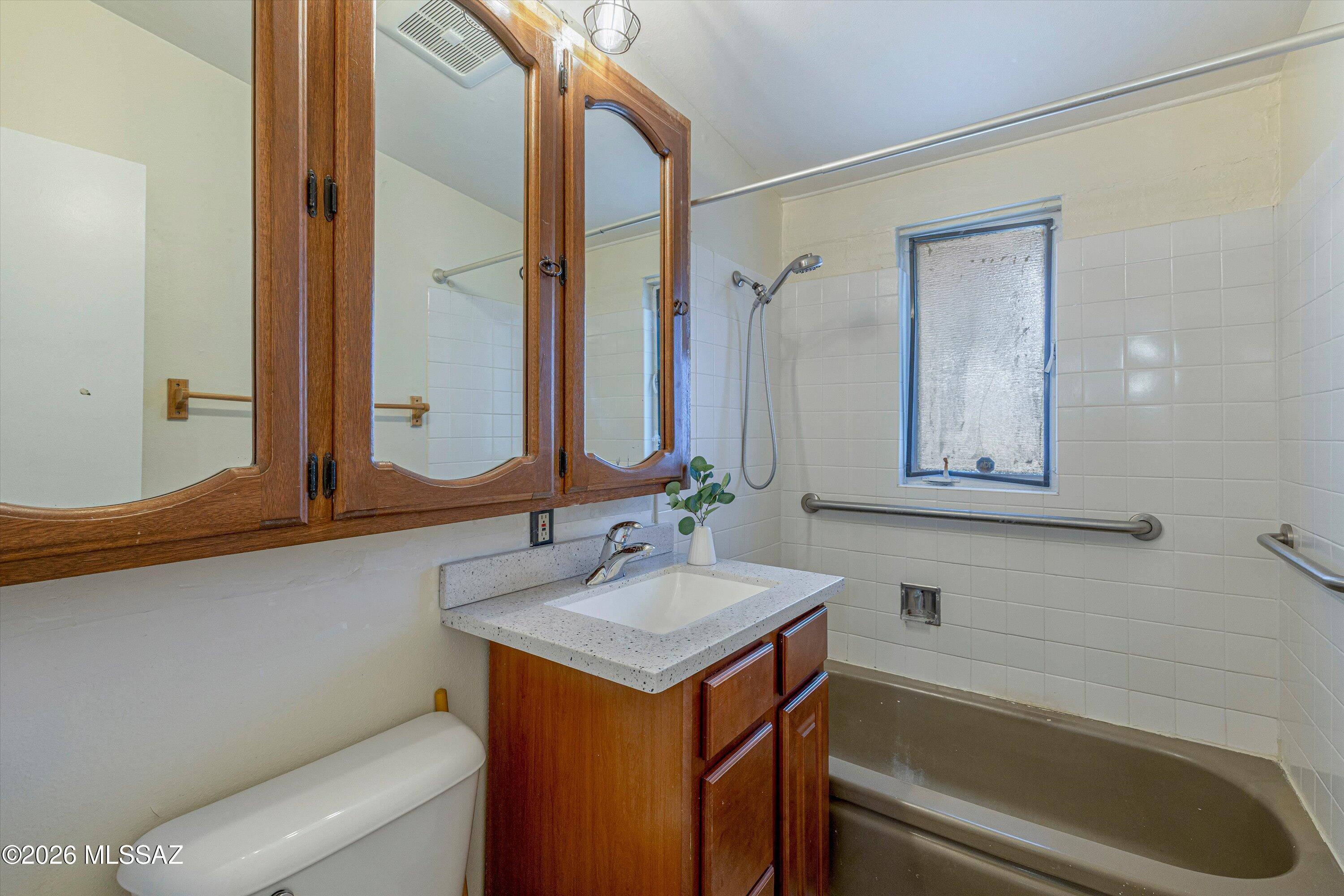324 S Ave A