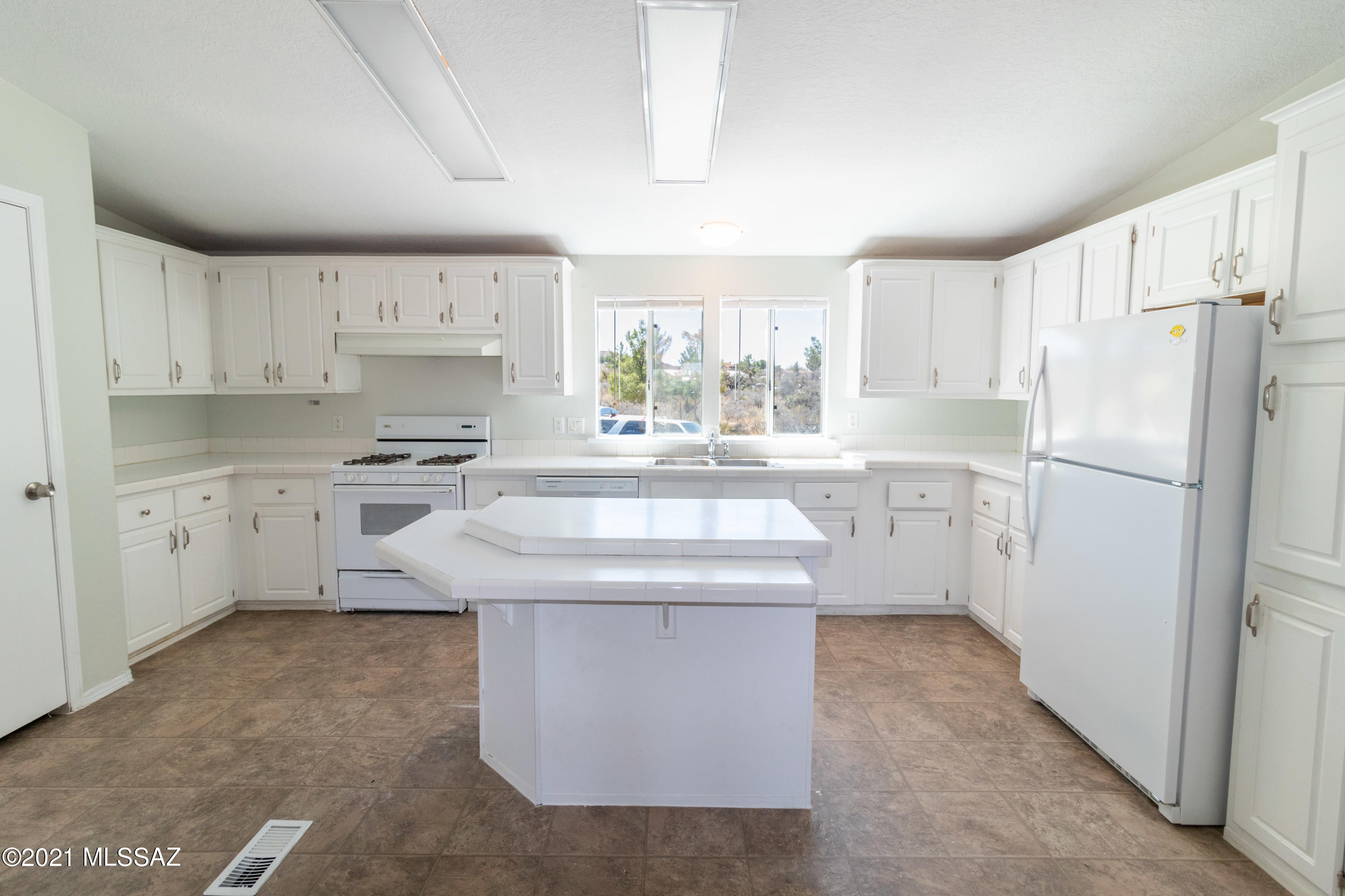 1040 W Barbara Place
