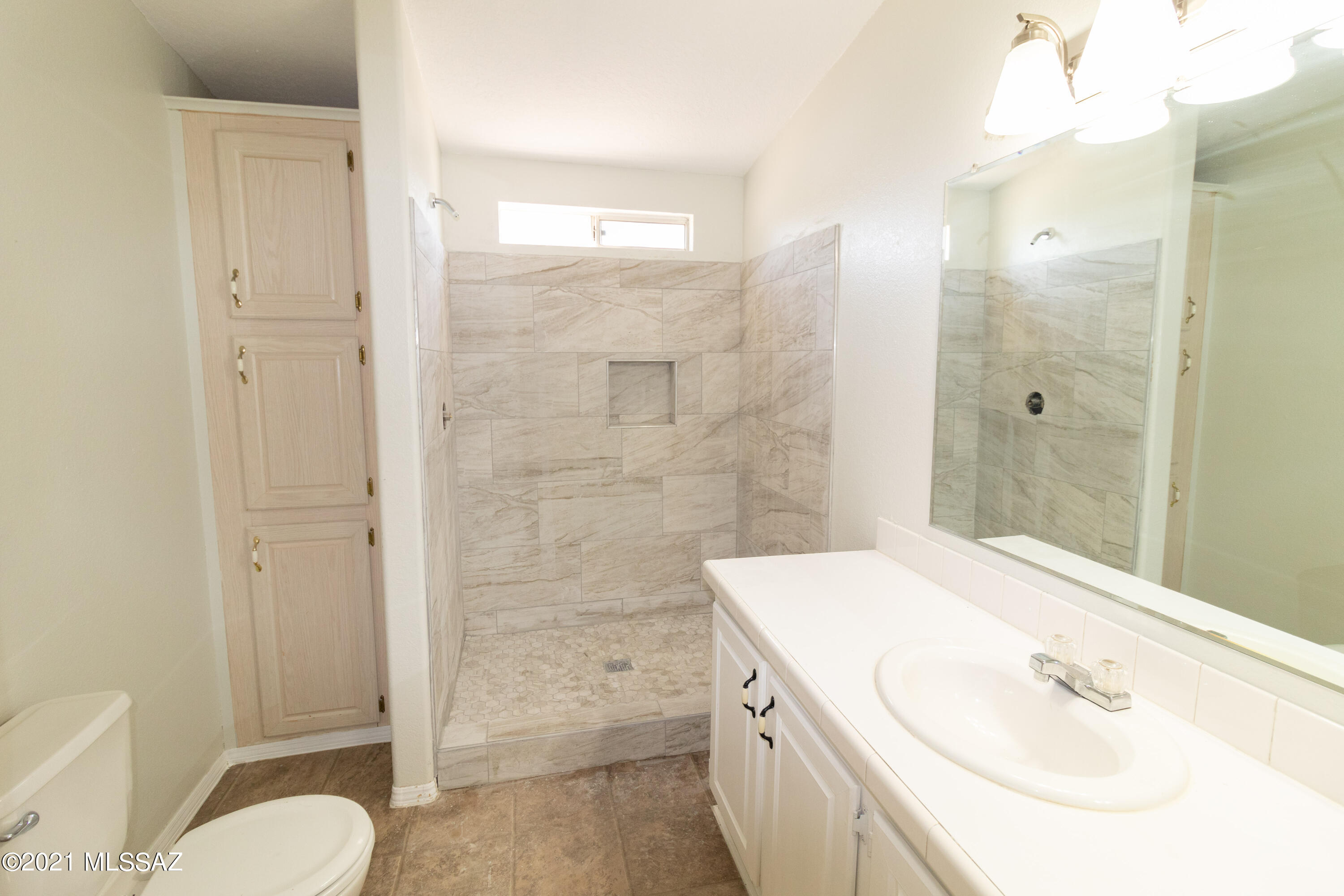 1040 W Barbara Place