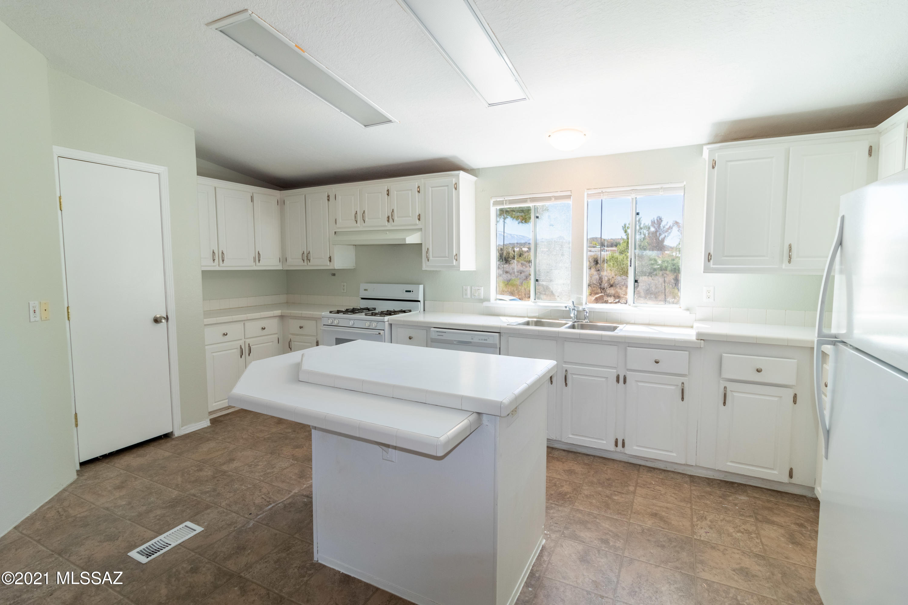1040 W Barbara Place