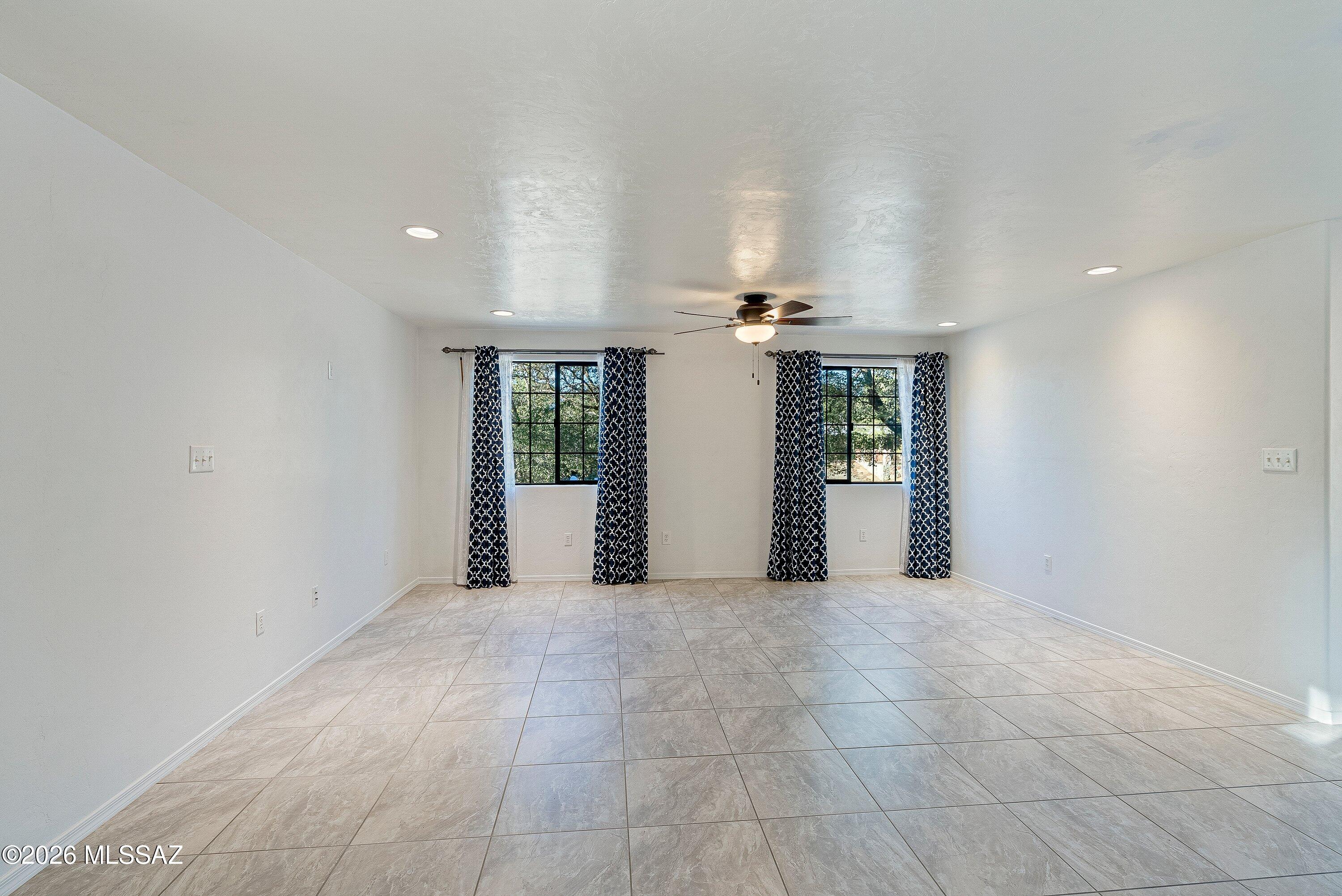 905 W Discover Street
