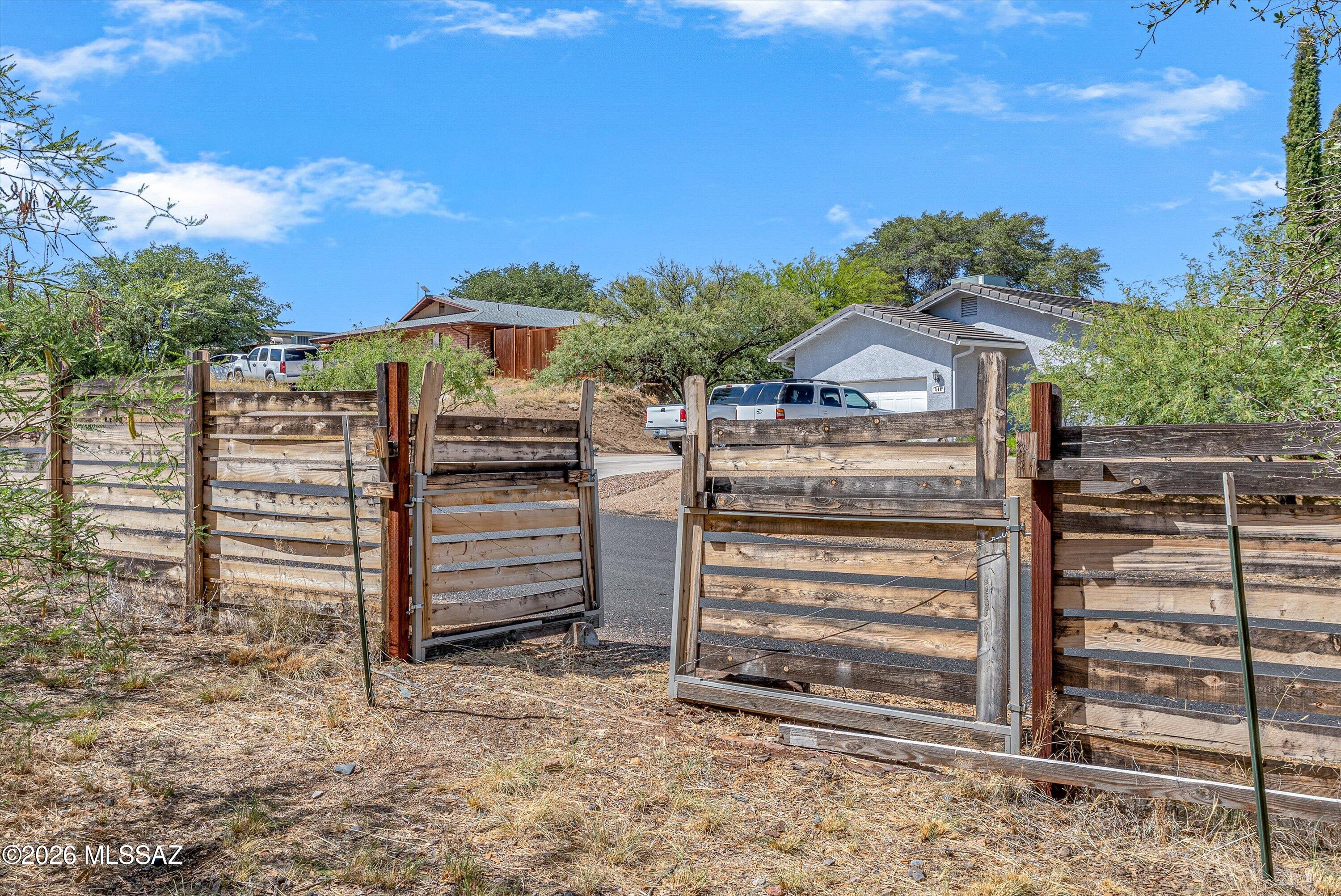 555 W Camino Yucca