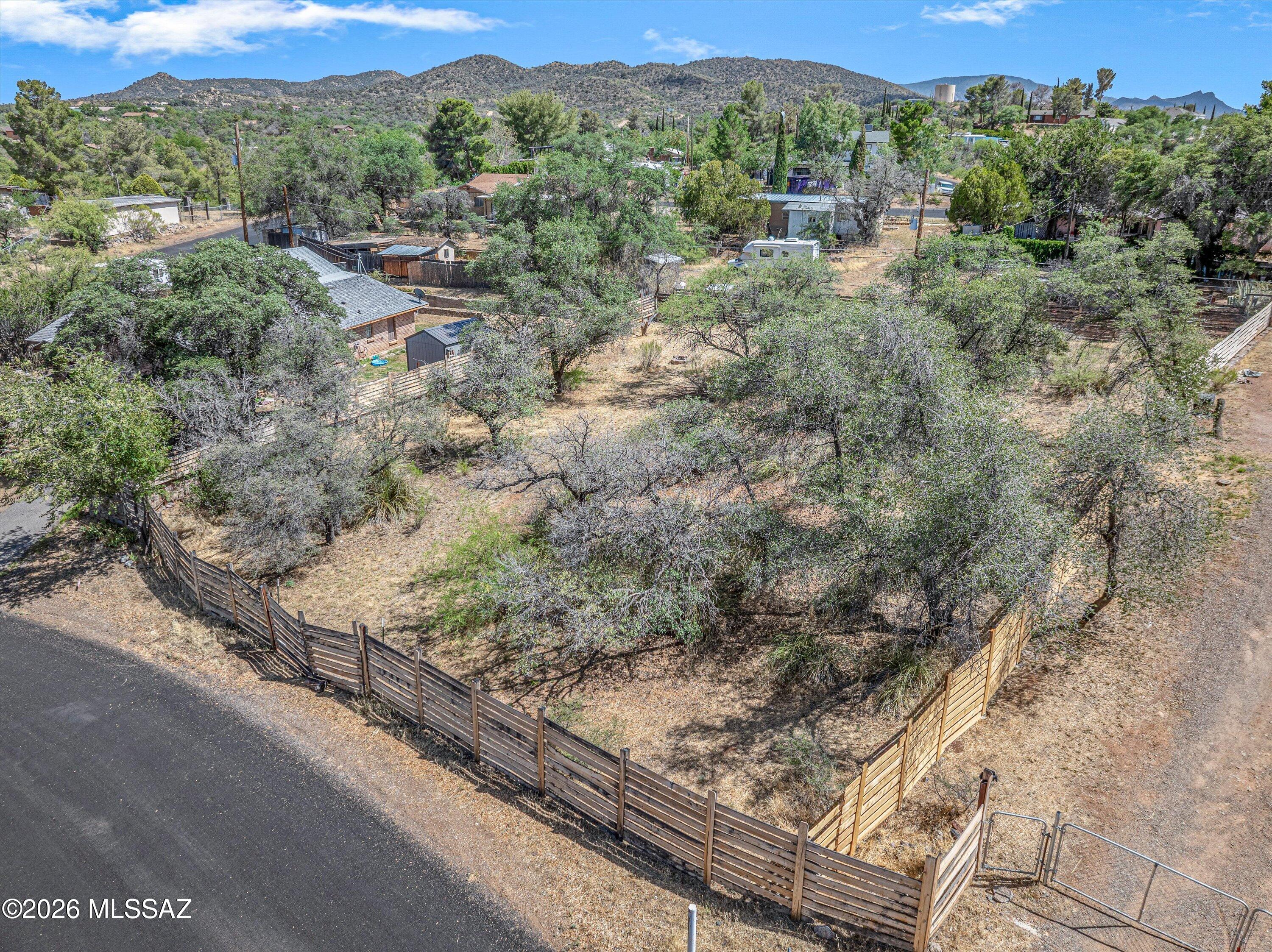 555 W Camino Yucca