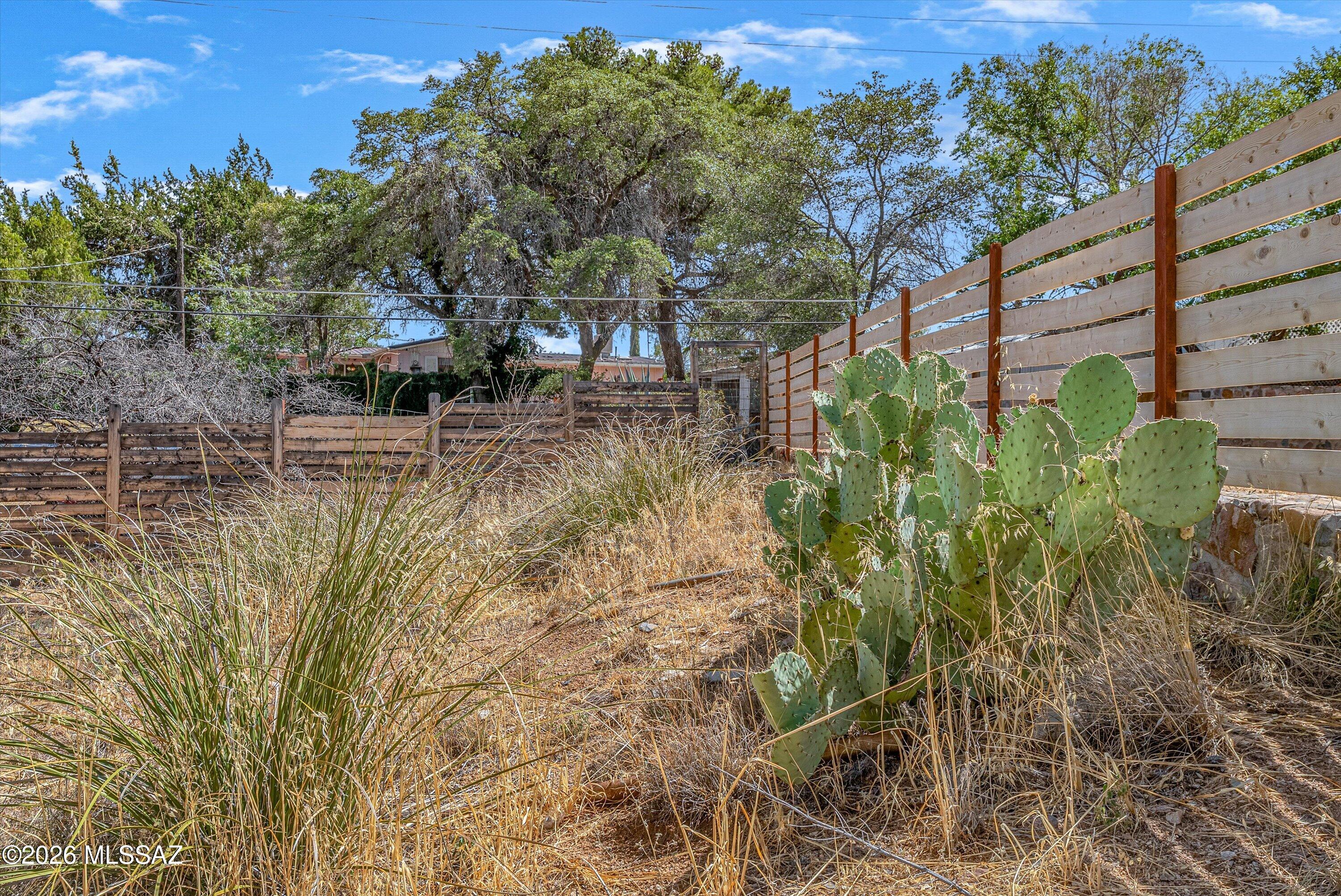 555 W Camino Yucca