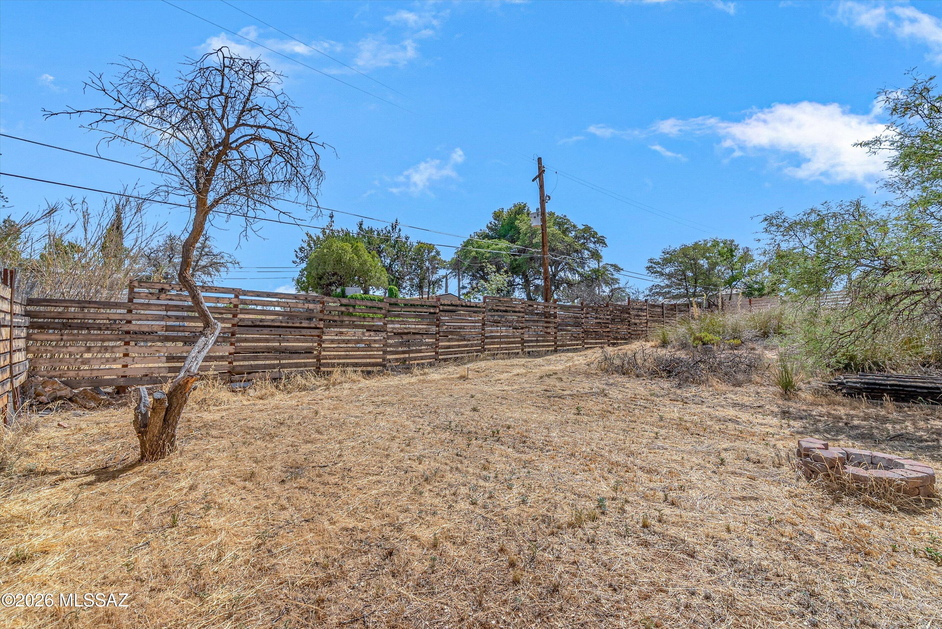 555 W Camino Yucca