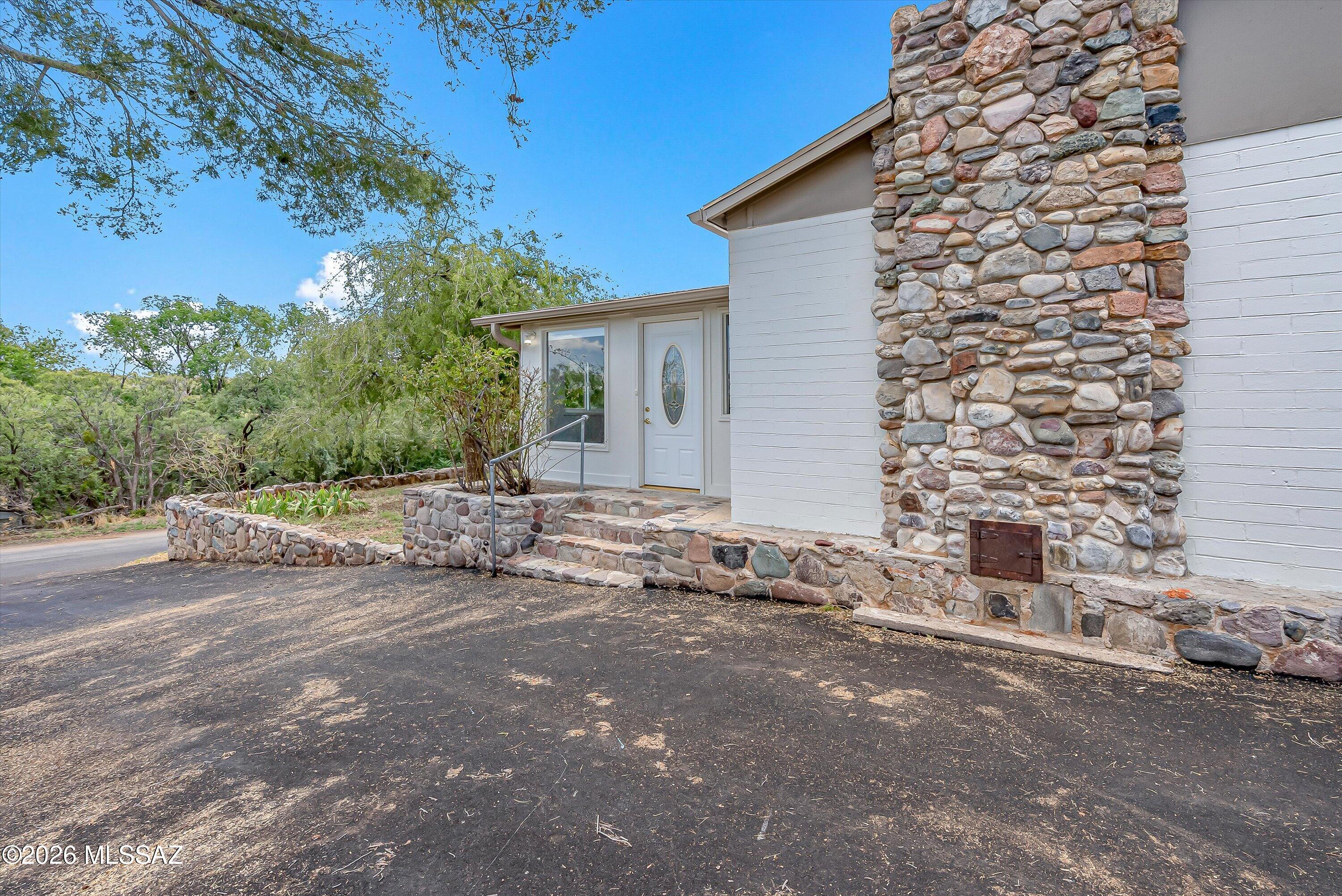 730 N Robles Road