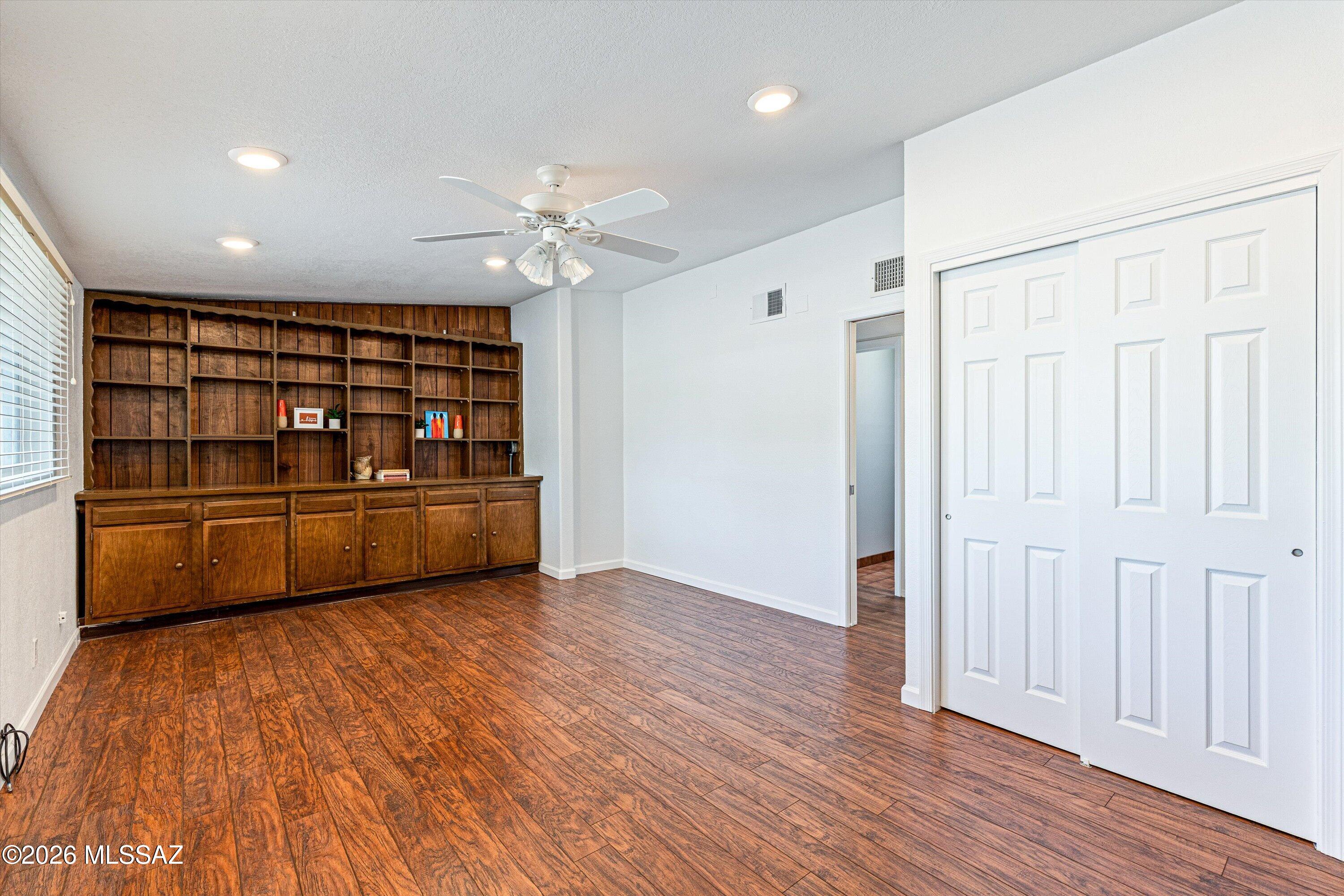 113 N Giffen Avenue