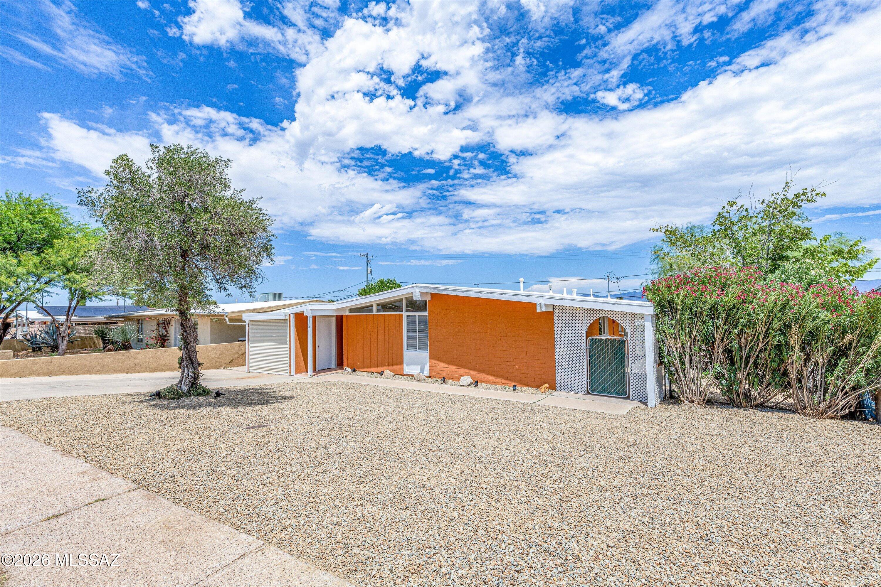 104 N Douglas Avenue