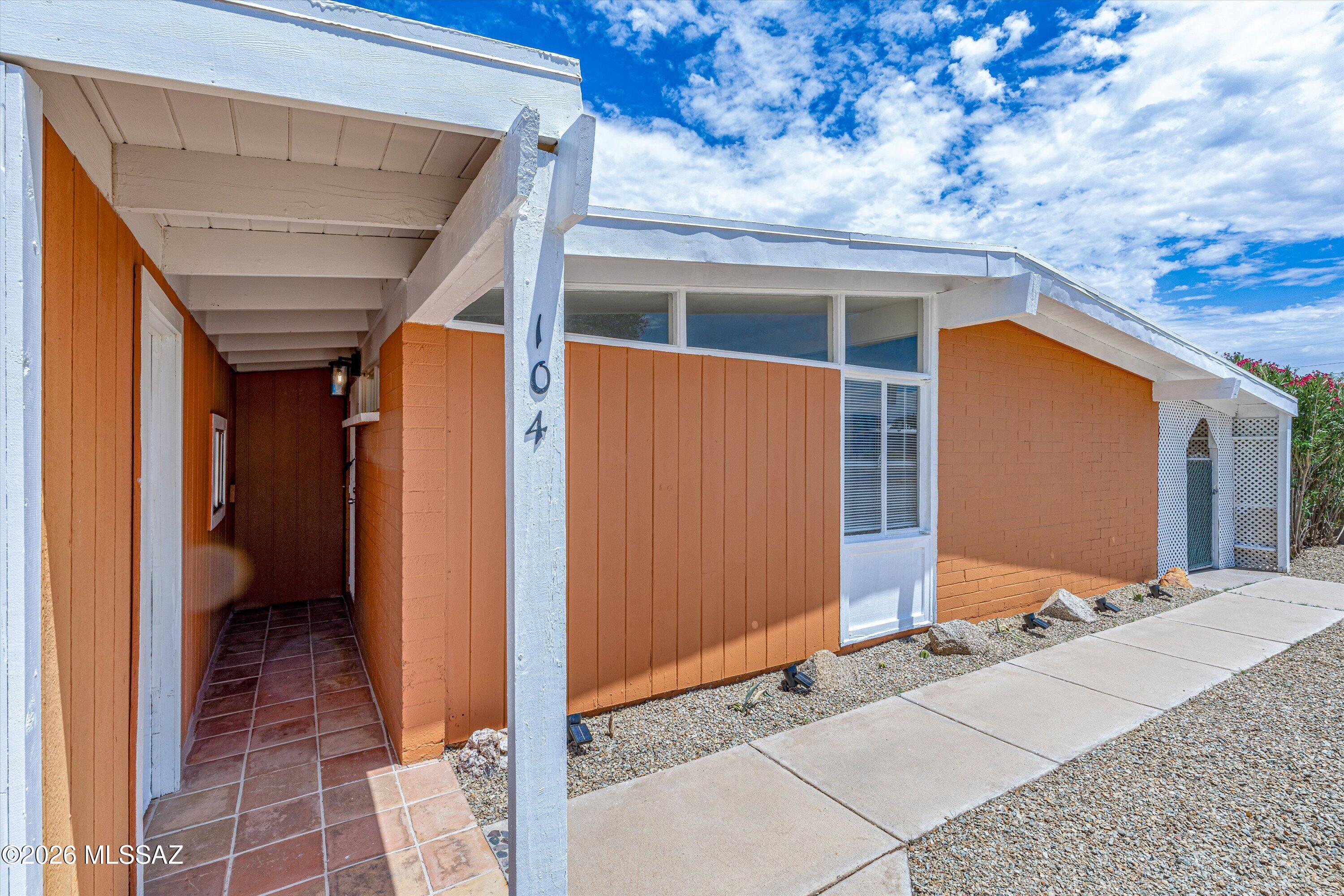 104 N Douglas Avenue