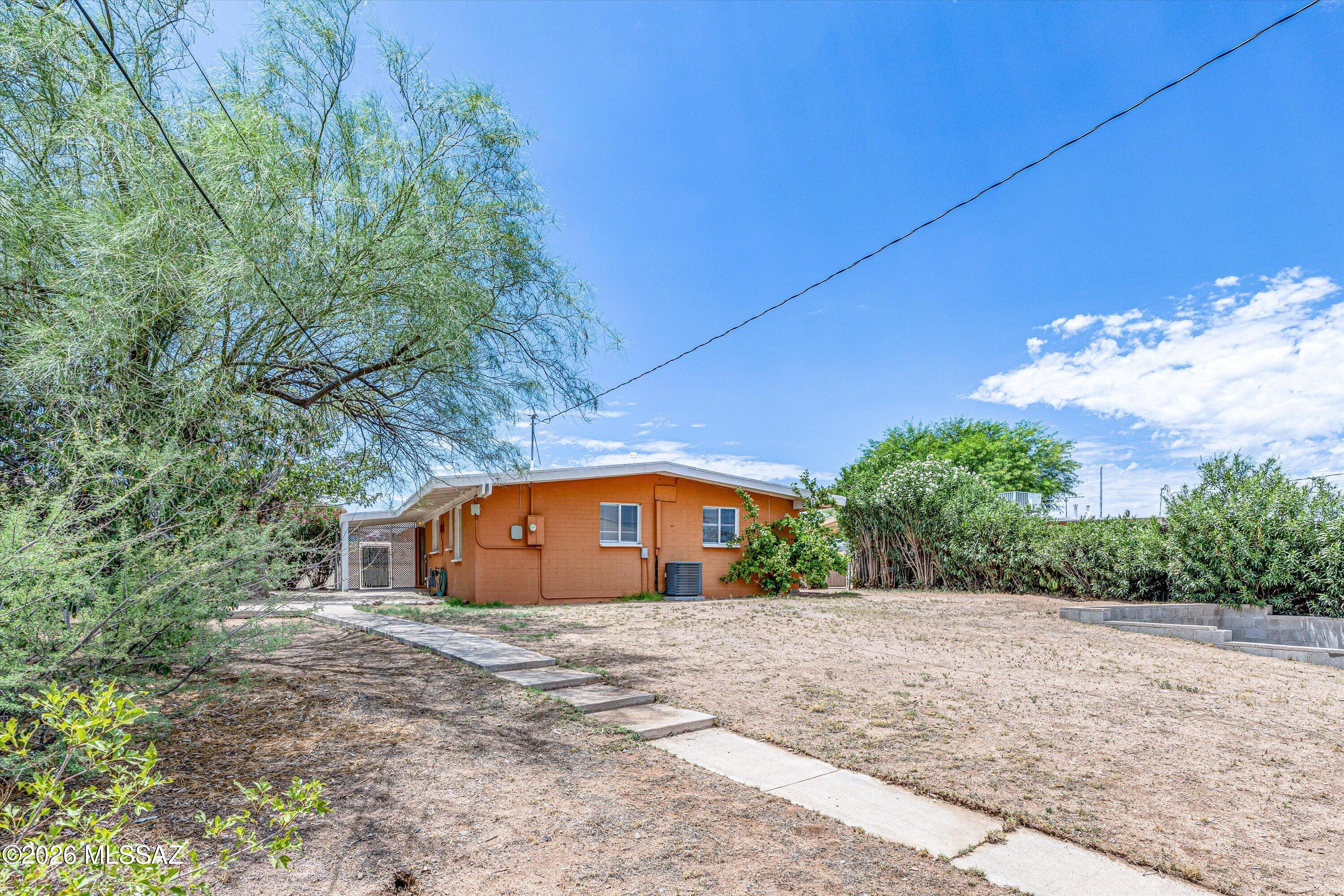 104 N Douglas Avenue