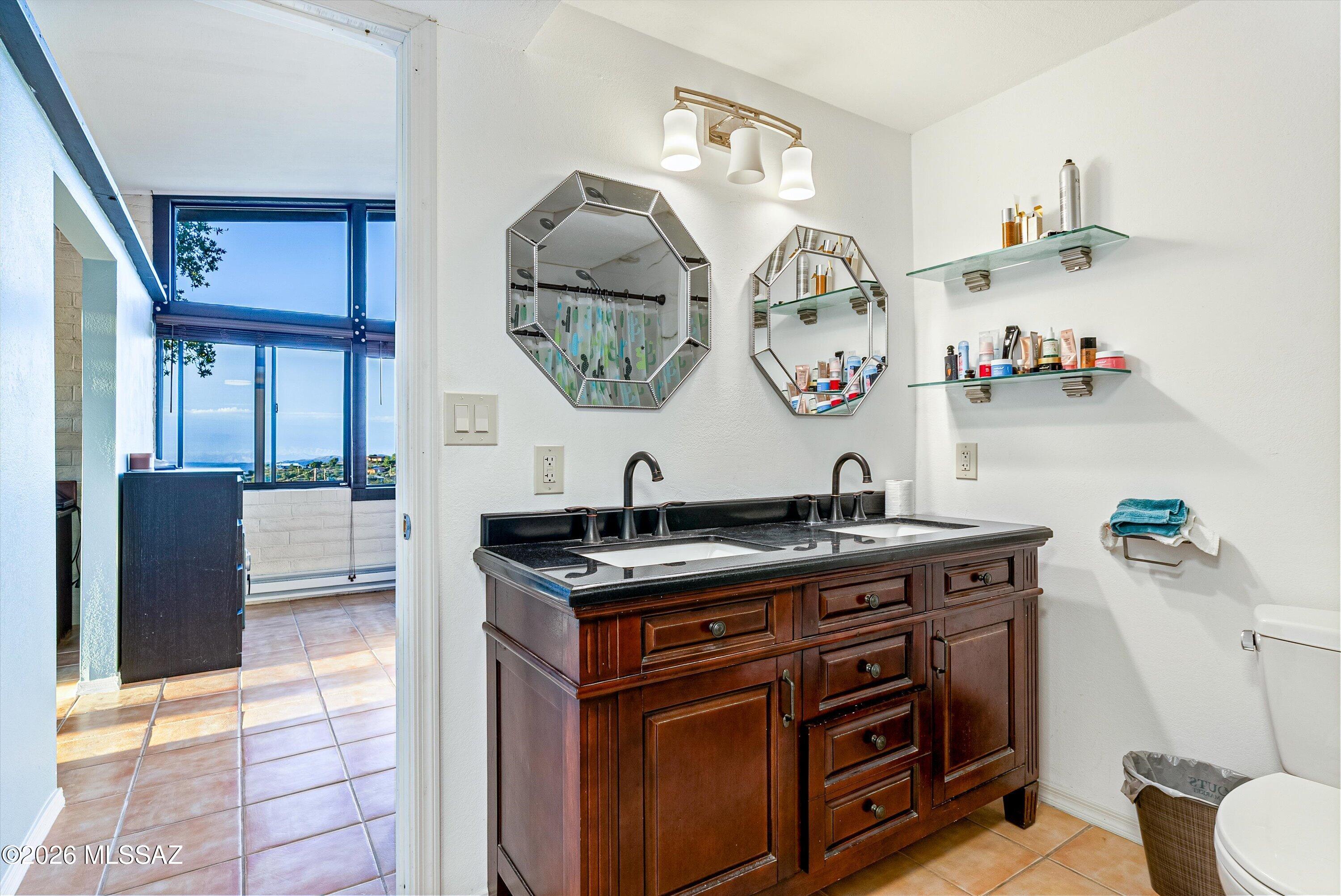 560 E Paseo Encino
