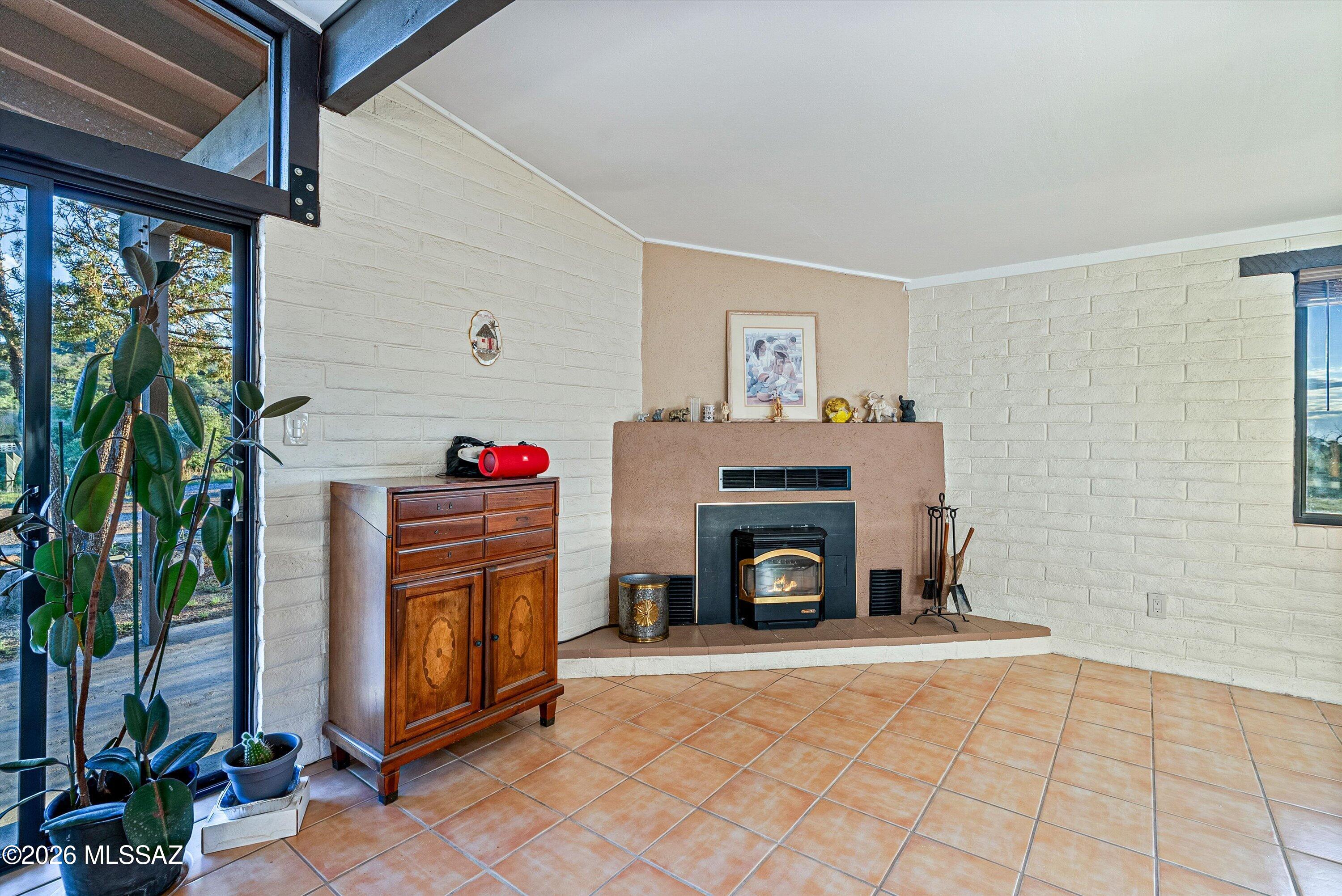 560 E Paseo Encino