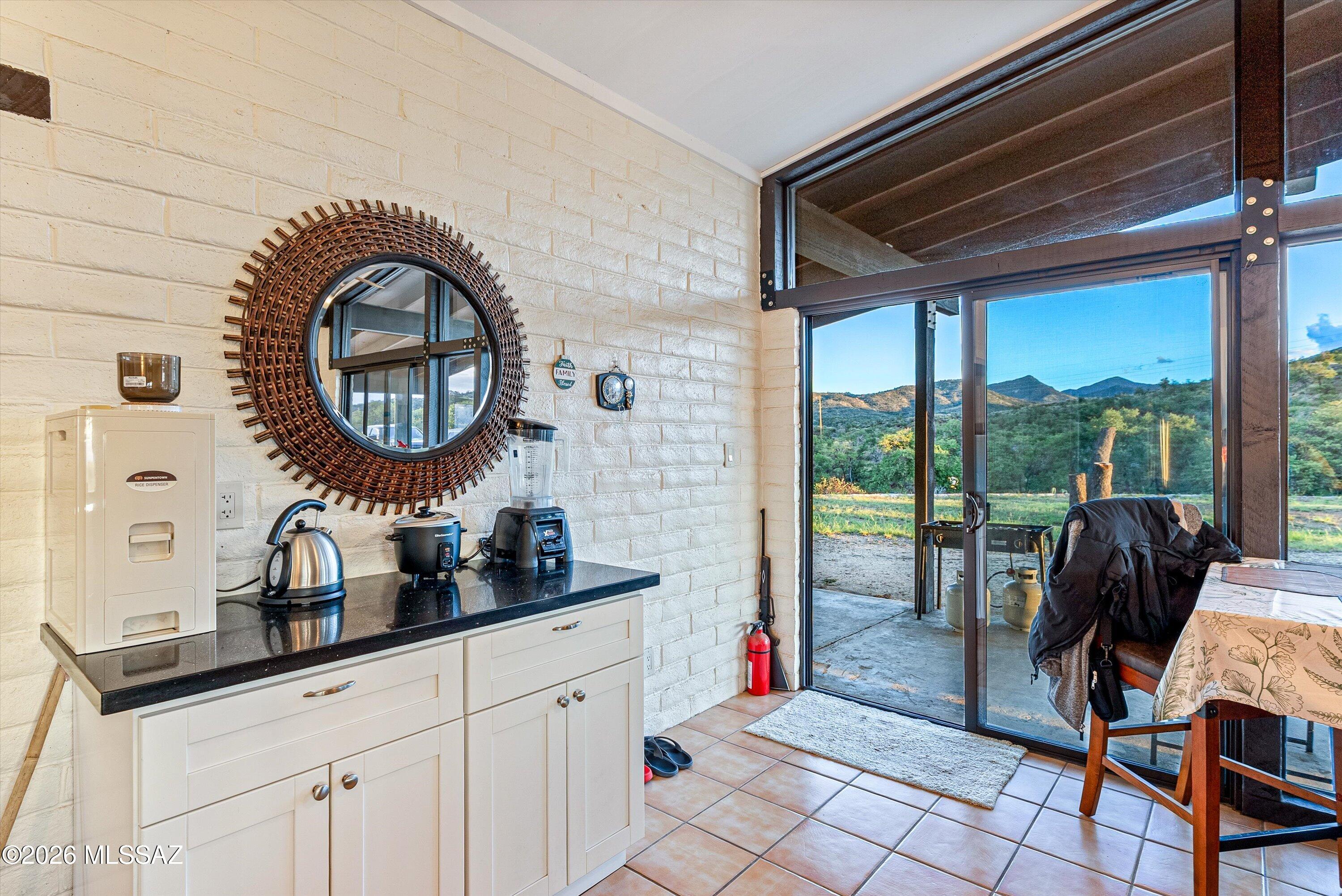 560 E Paseo Encino