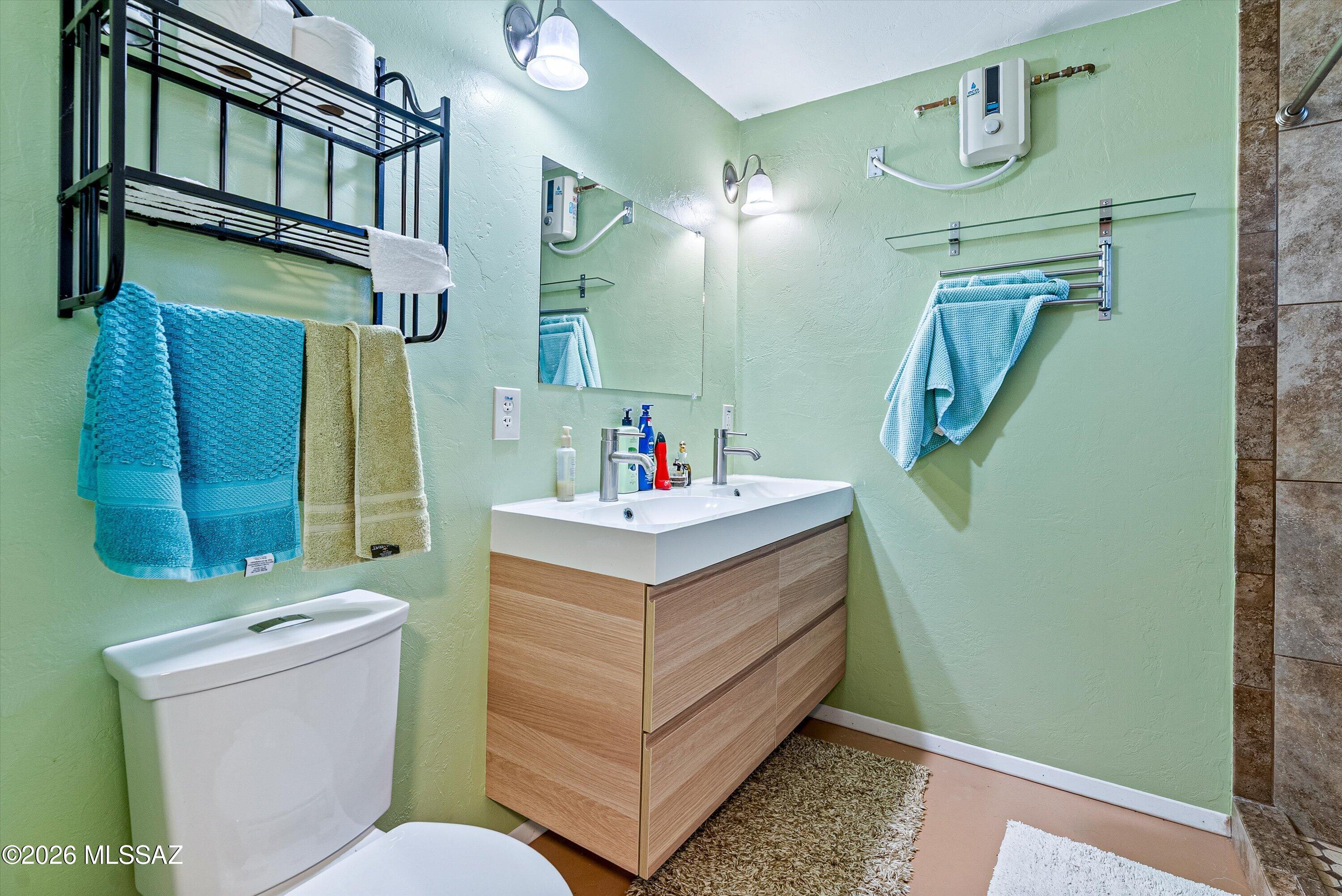 560 E Paseo Encino