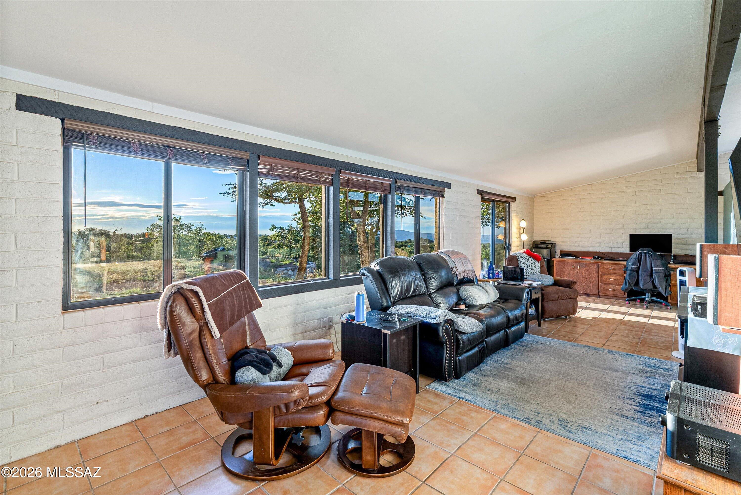 560 E Paseo Encino