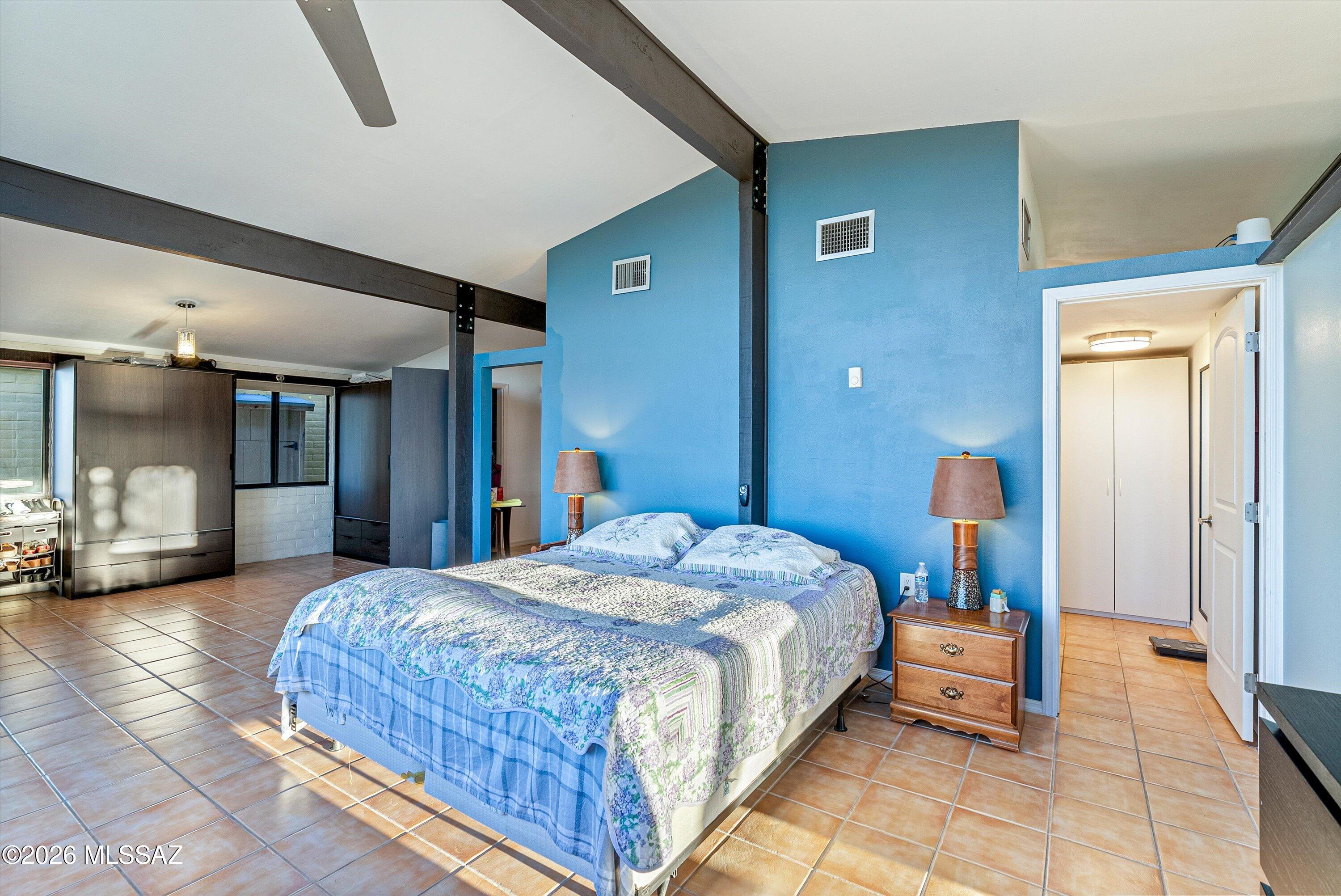 560 E Paseo Encino