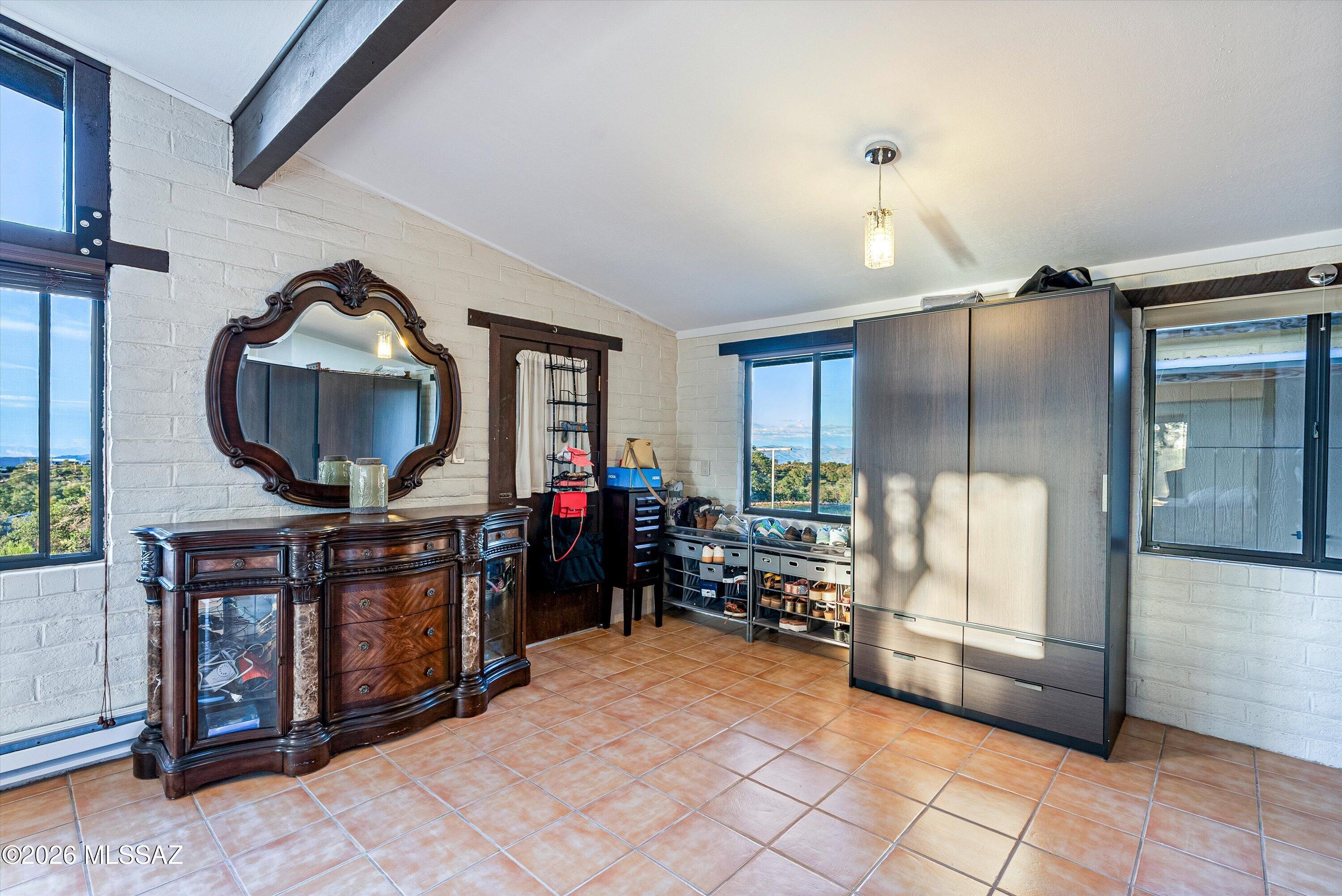 560 E Paseo Encino